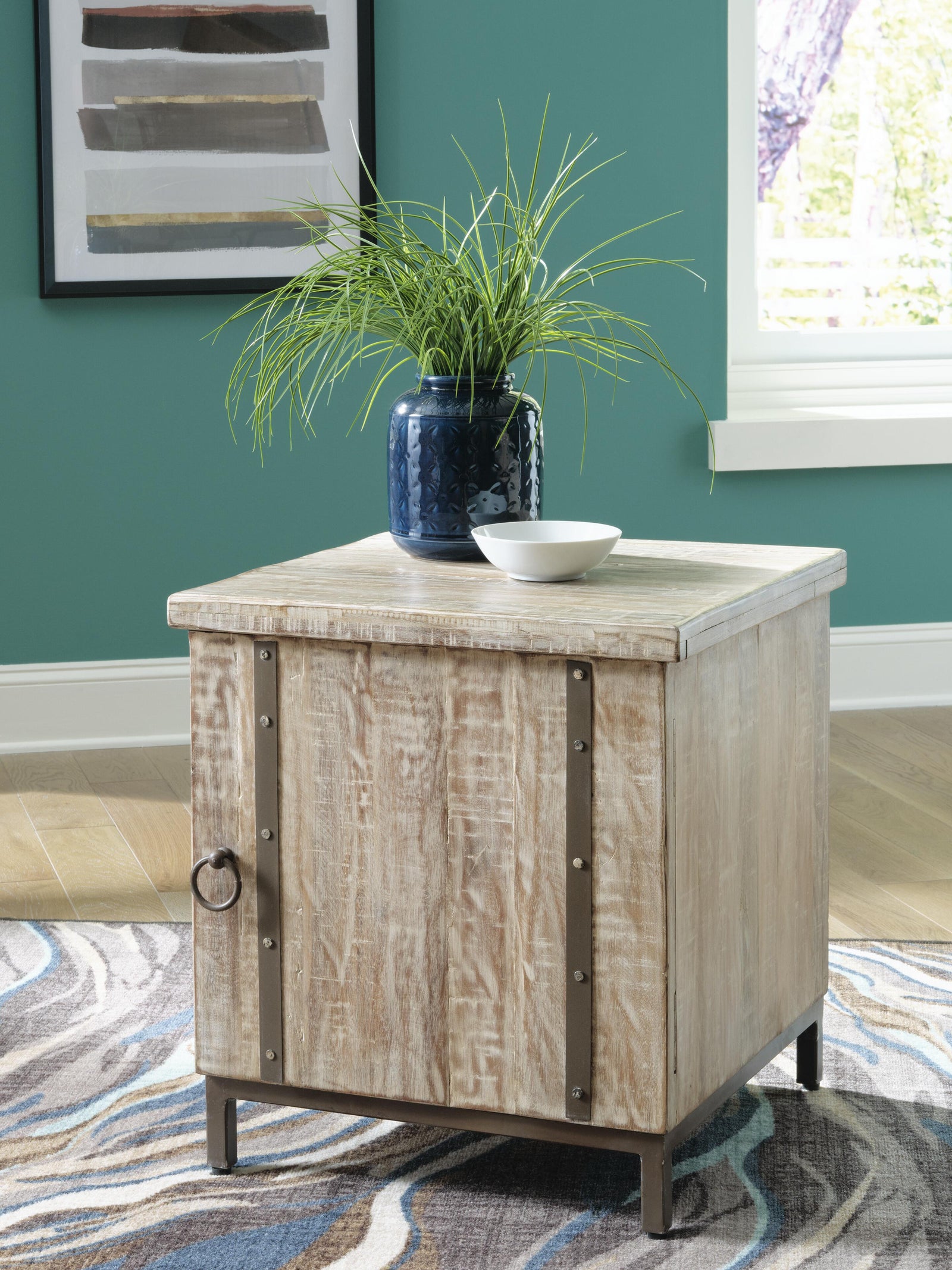Laddford Accent Cabinet (A4000506-SI) - Image 6