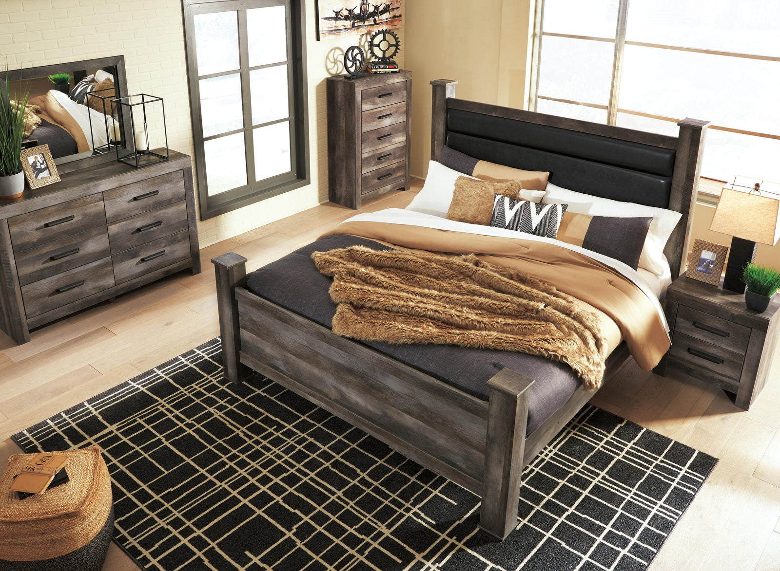 Wynnlow Poster Bed - Gray (B440-SI) - Image 3