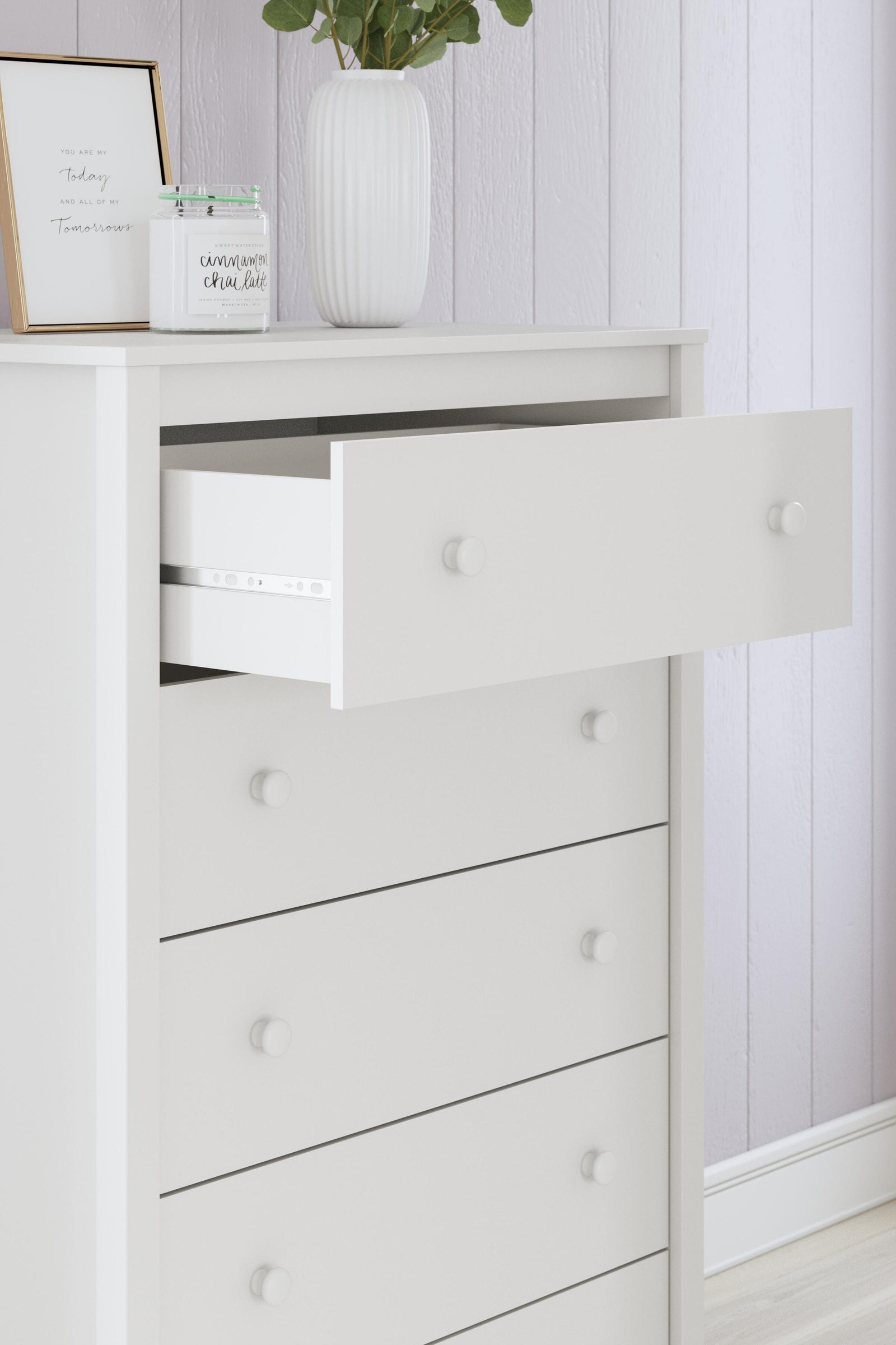 Hallityn Chest of Drawers (Youth) - White (EB1810-SI) - Image 10
