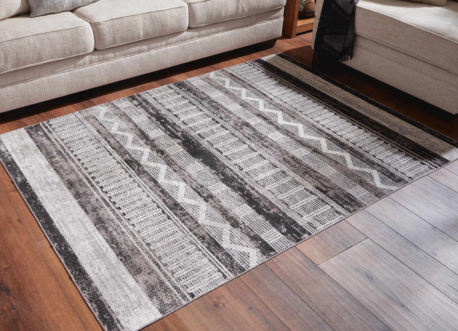 Henchester 5 x 7 Washable Rug (R40599-SI) - Image 2