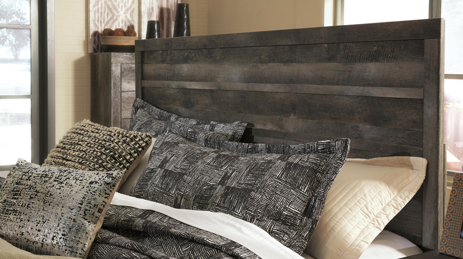 Wynnlow Panel Bed - Gray (B440-SI) - Image 3