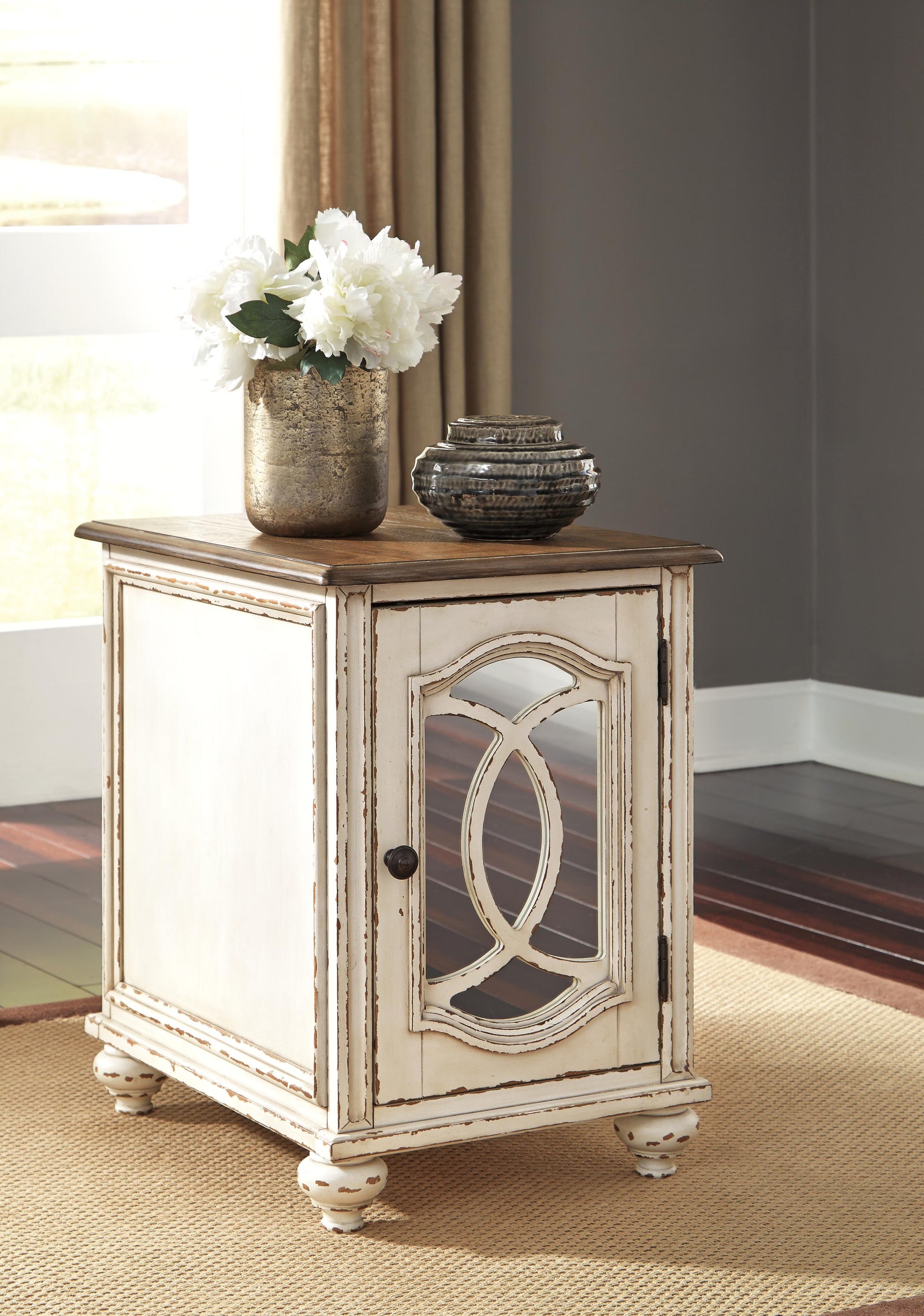 Realyn Chairside End Table - White/Brown (T743-SI) - Image 5