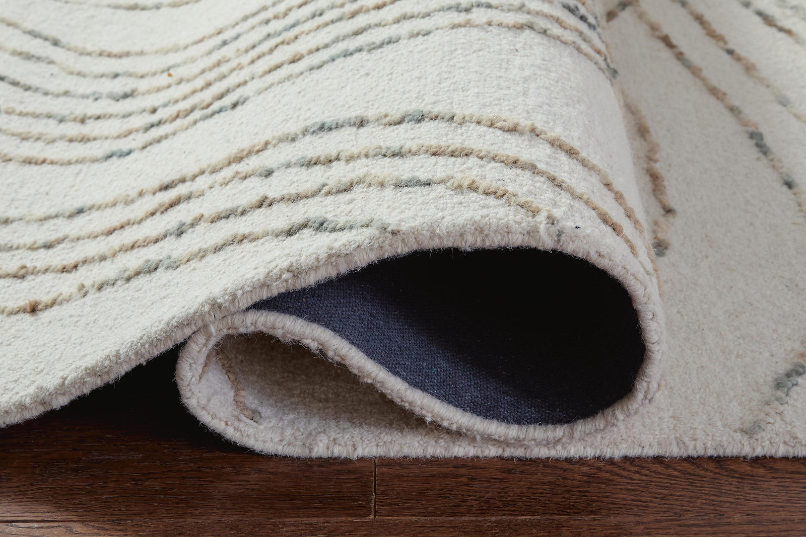 Deenbury 5 x 7 Area Rug (R40786-SI) - Image 4
