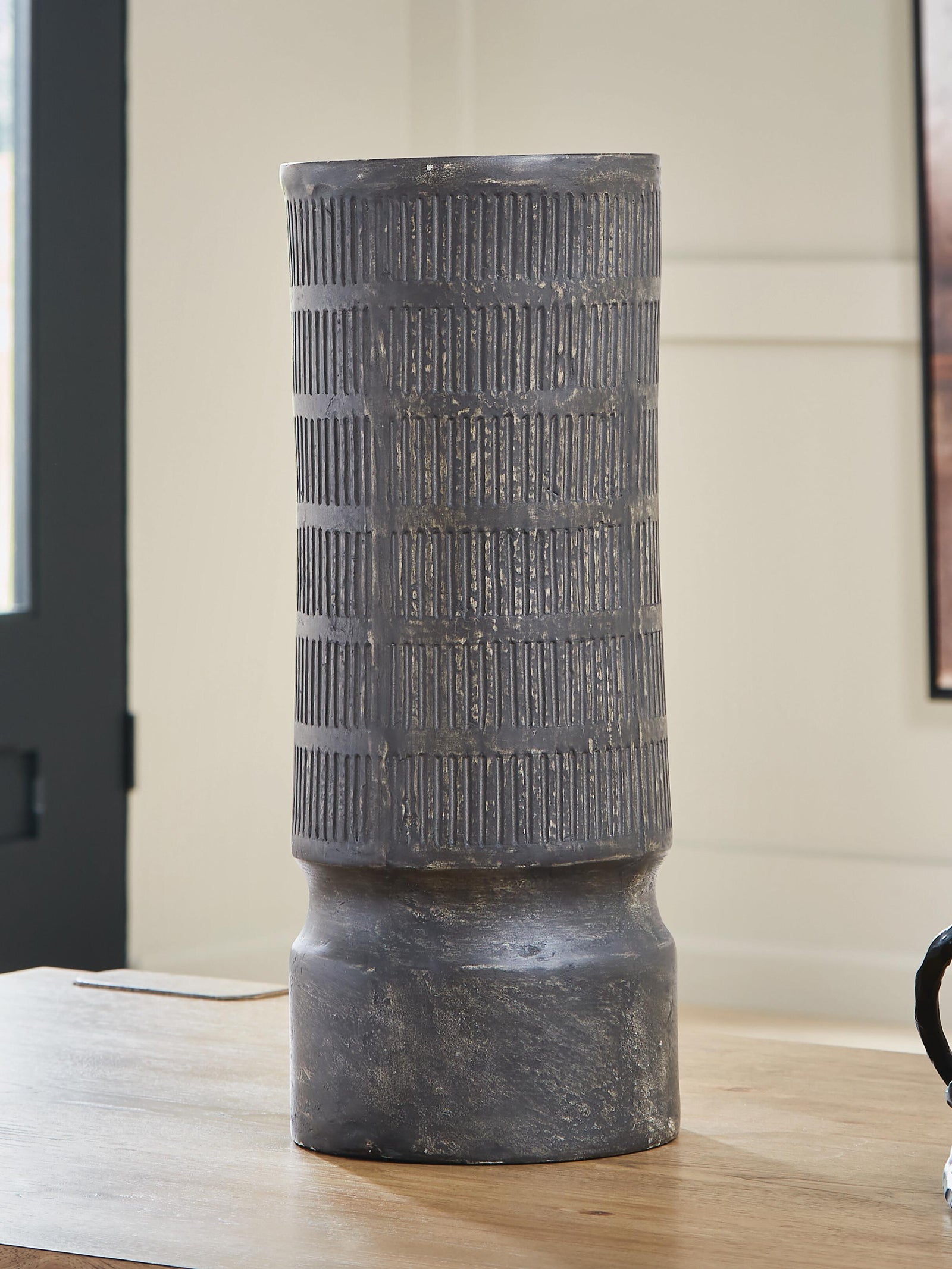 Beninworth Vase (A2000879-SI) - Image 2