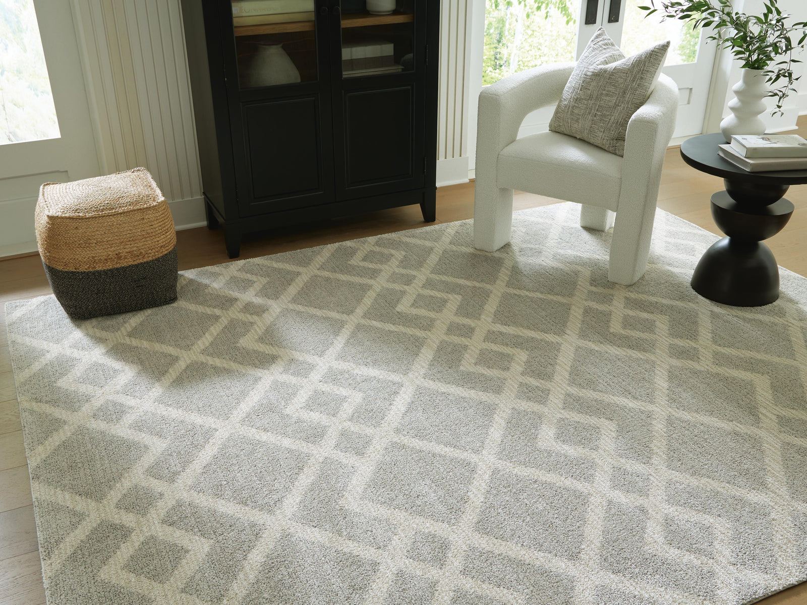 Unawick Large Rug (R40733-SI) - Image 2