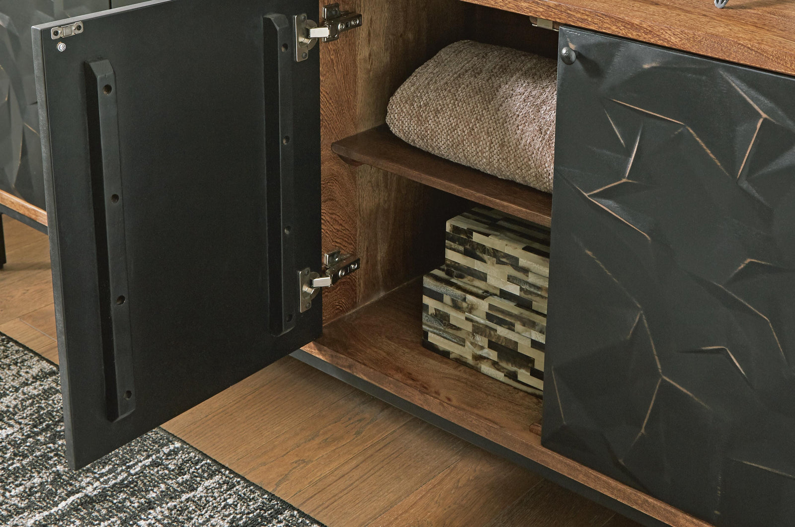 Dorannby Accent Cabinet (A4000649-SI) - Image 7