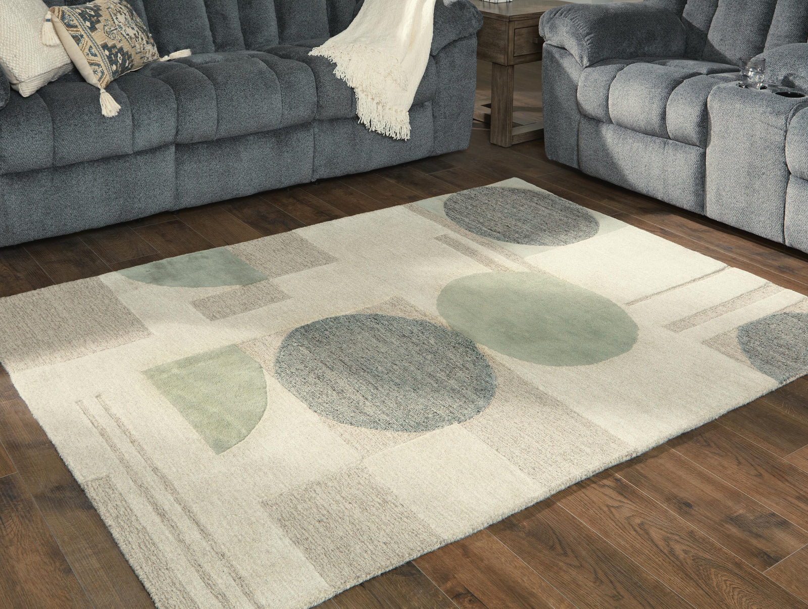 Dallane 5 x 7 Rug (R40635-SI) - Image 2
