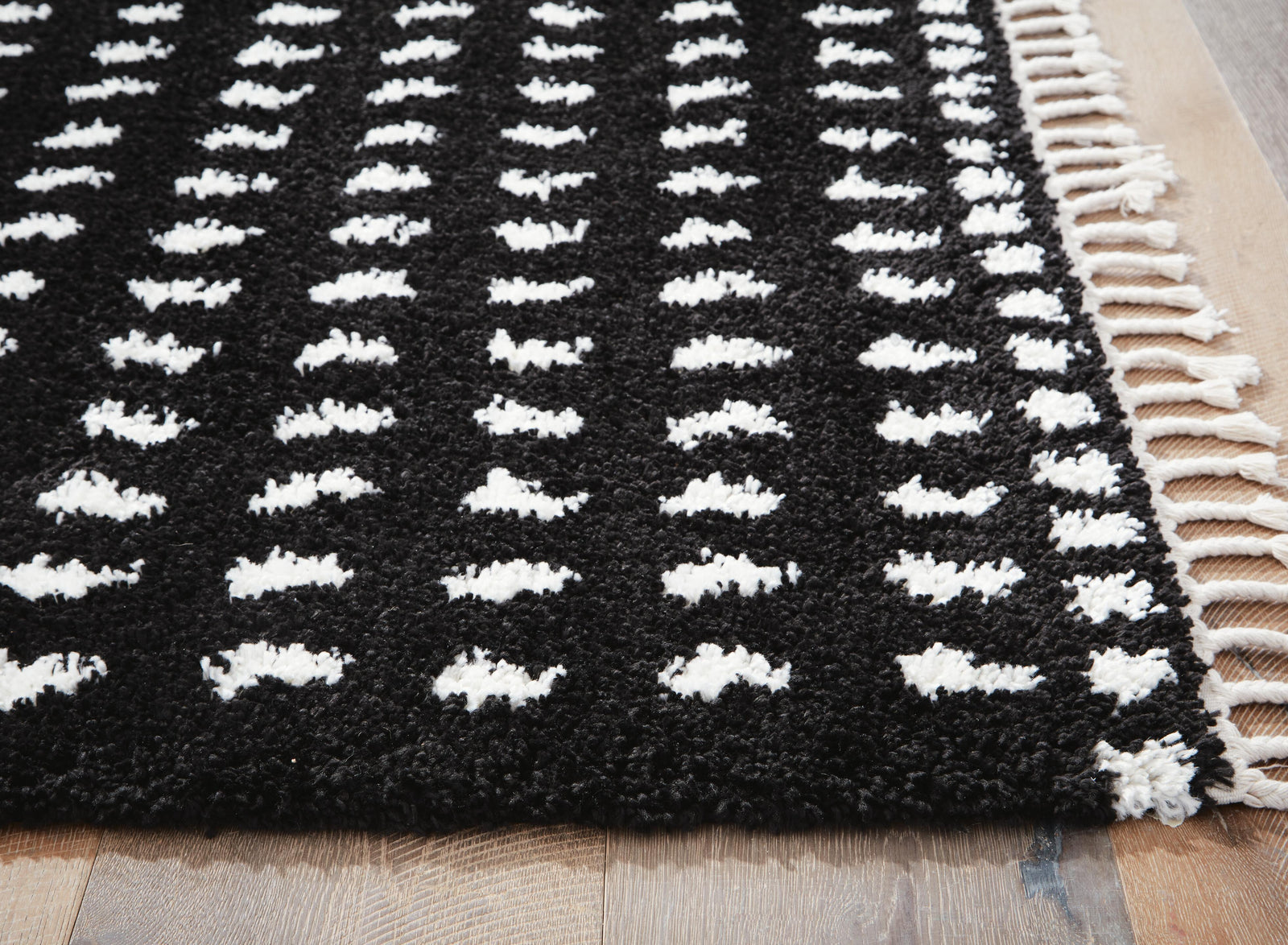 Minston 5 x 7 Rug (R40595-SI) - Image 3