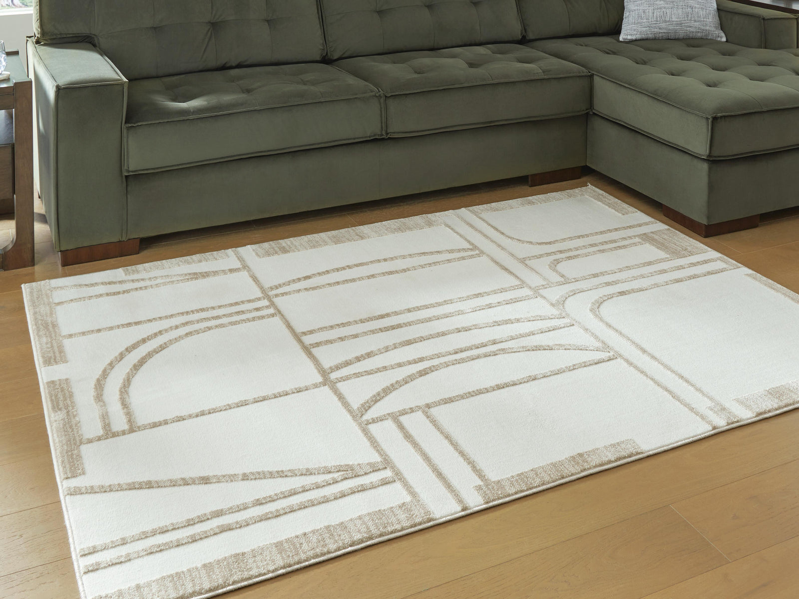Farongrove 710 x 10 Area Rug (R40767-SI) - Image 2