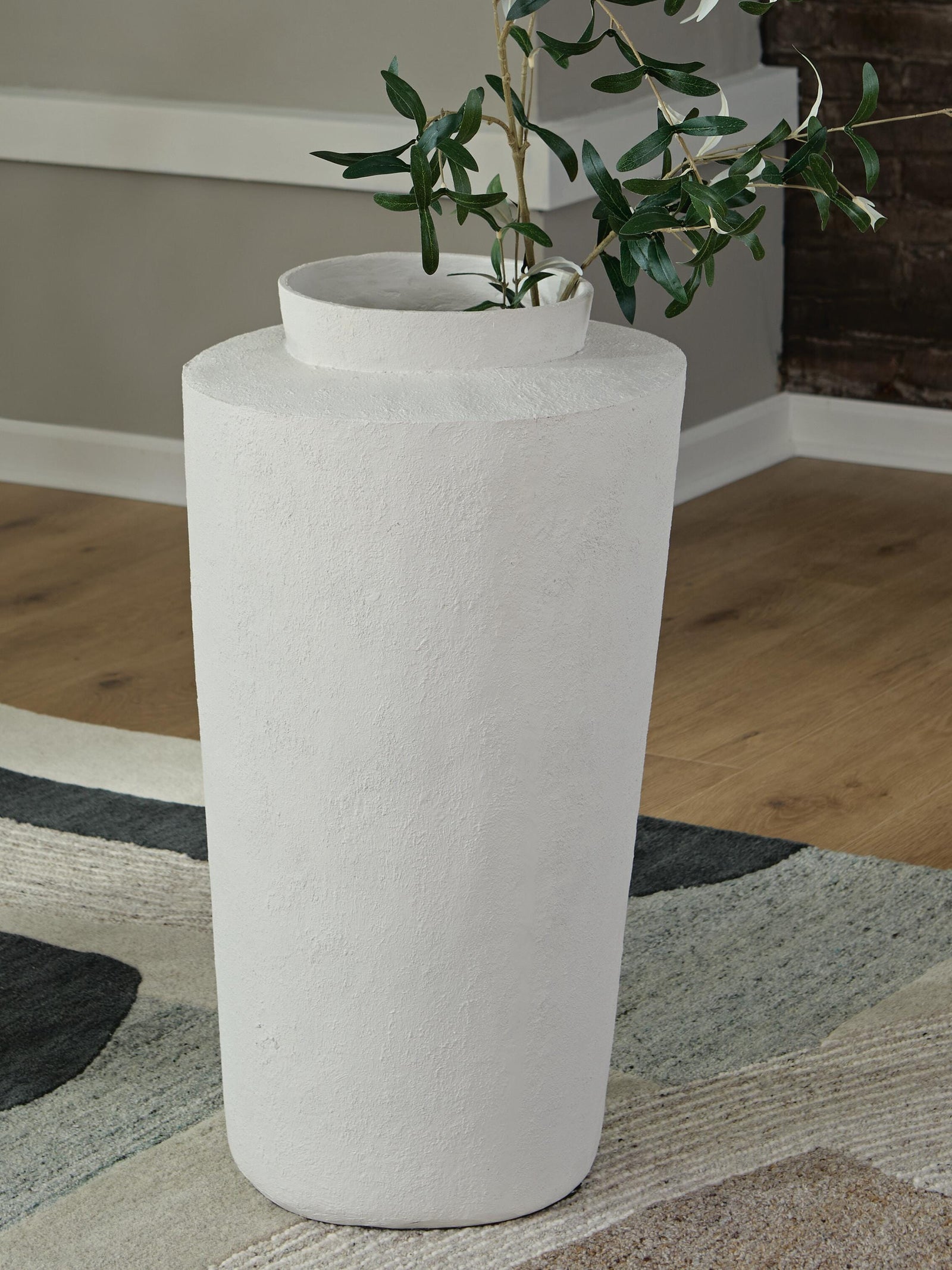 Flurinworth Vase (A2000768-SI) - Image 2