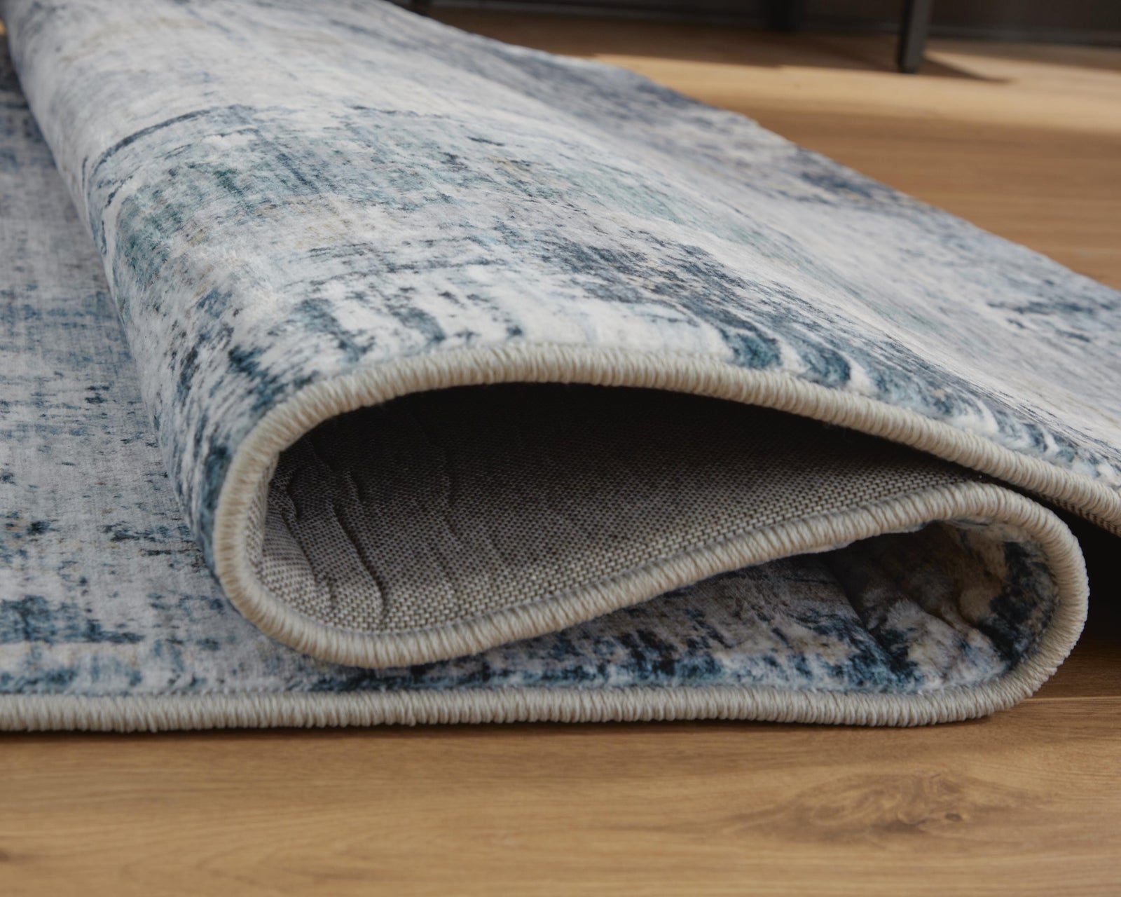 Arlenmont 5 x 7 Memory Foam Area Rug (R40748-SI) - Image 4
