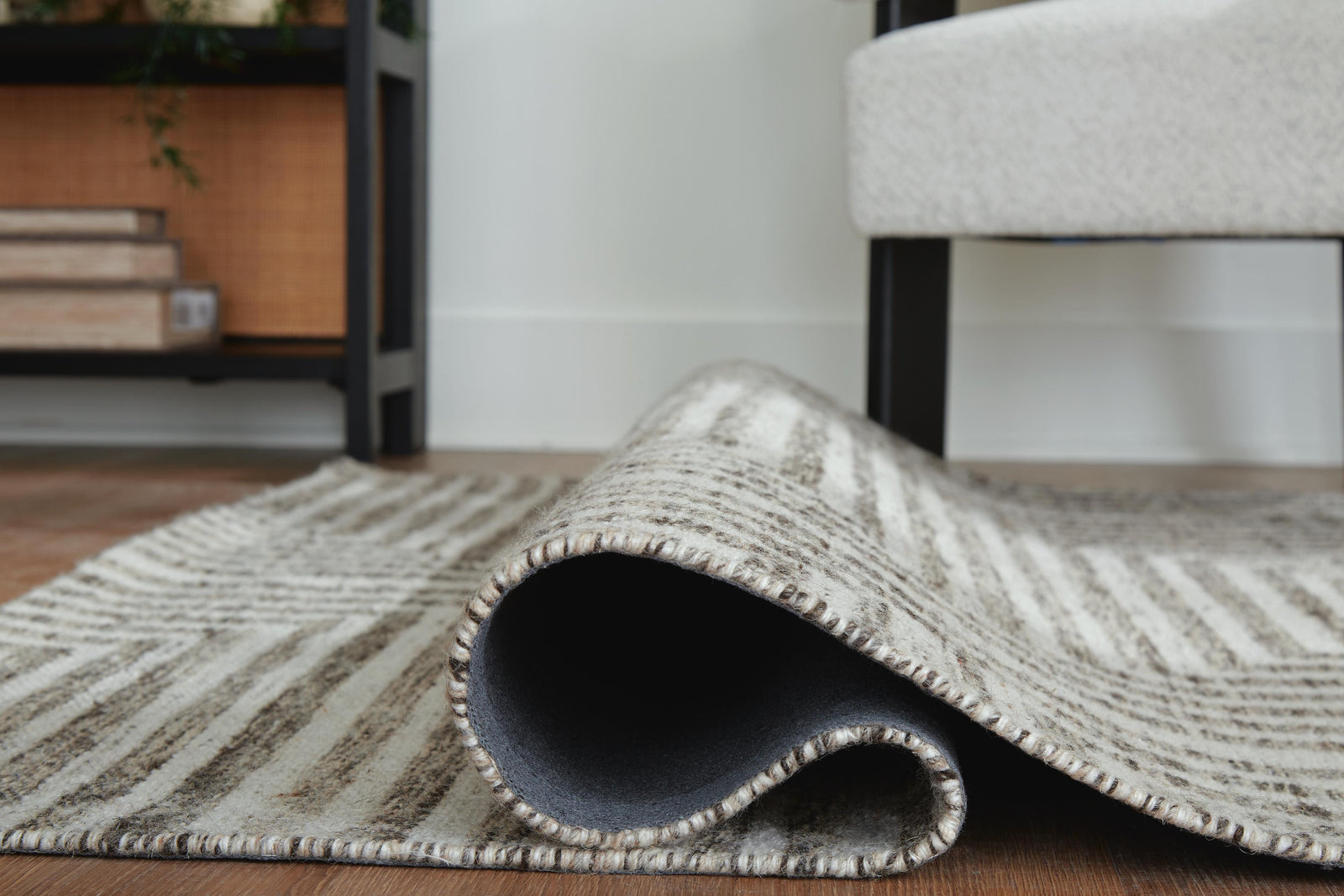 Jossen 8 x 10 Rug (R40683-SI) - Image 5