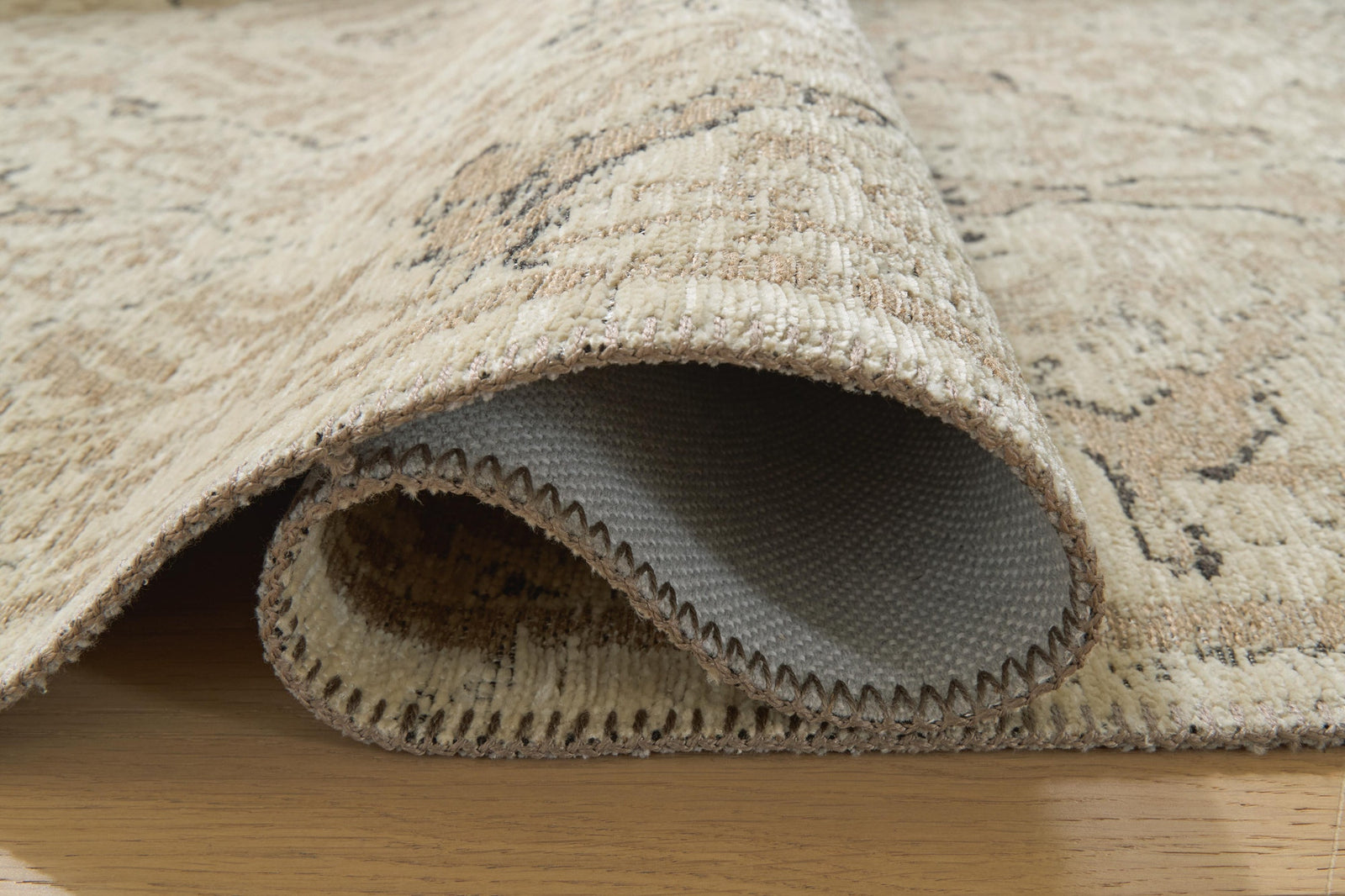 Audville Large Rug (R40884-SI) - Image 5