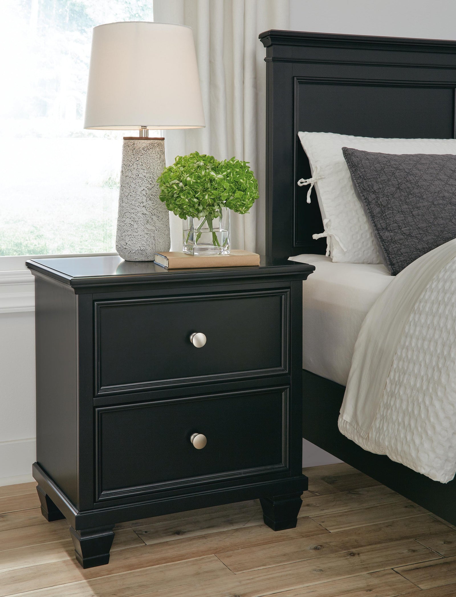 Lanolee Nightstand - Black (B687-SI) - Image 9