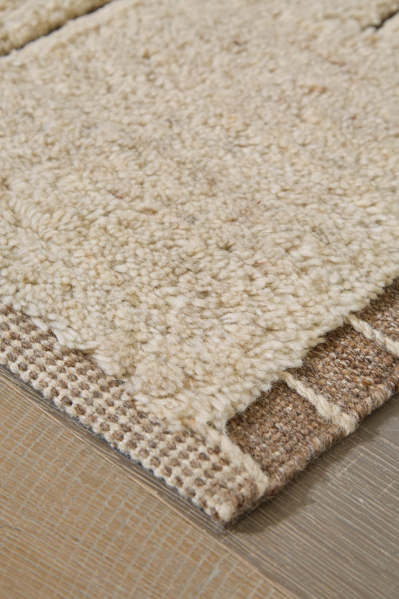 Clayman Large Rug (R40834-SI) - Image 3