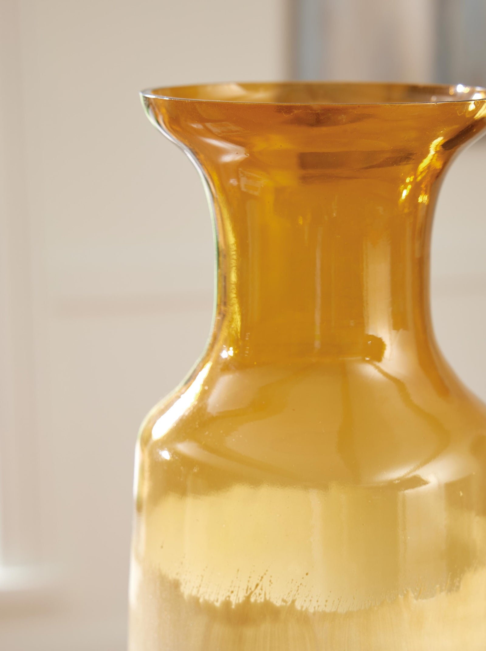 Wynburg Vase (A2000723-SI) - Image 3