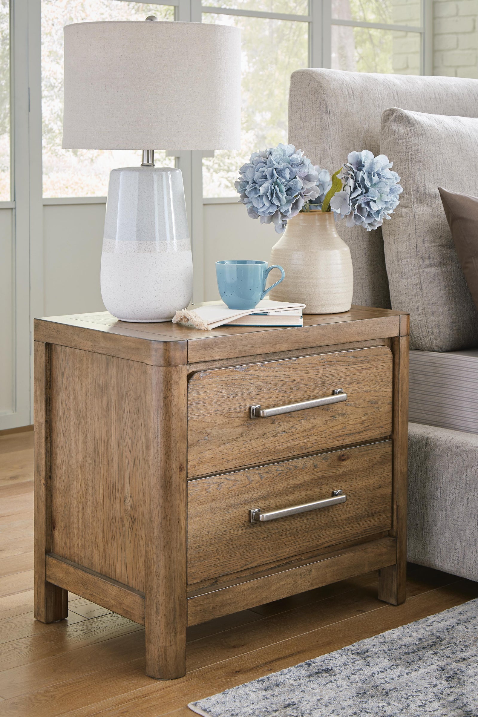 Cabalynn Upholstered Bed and 2 Nightstands (B974-SI) - Image 19