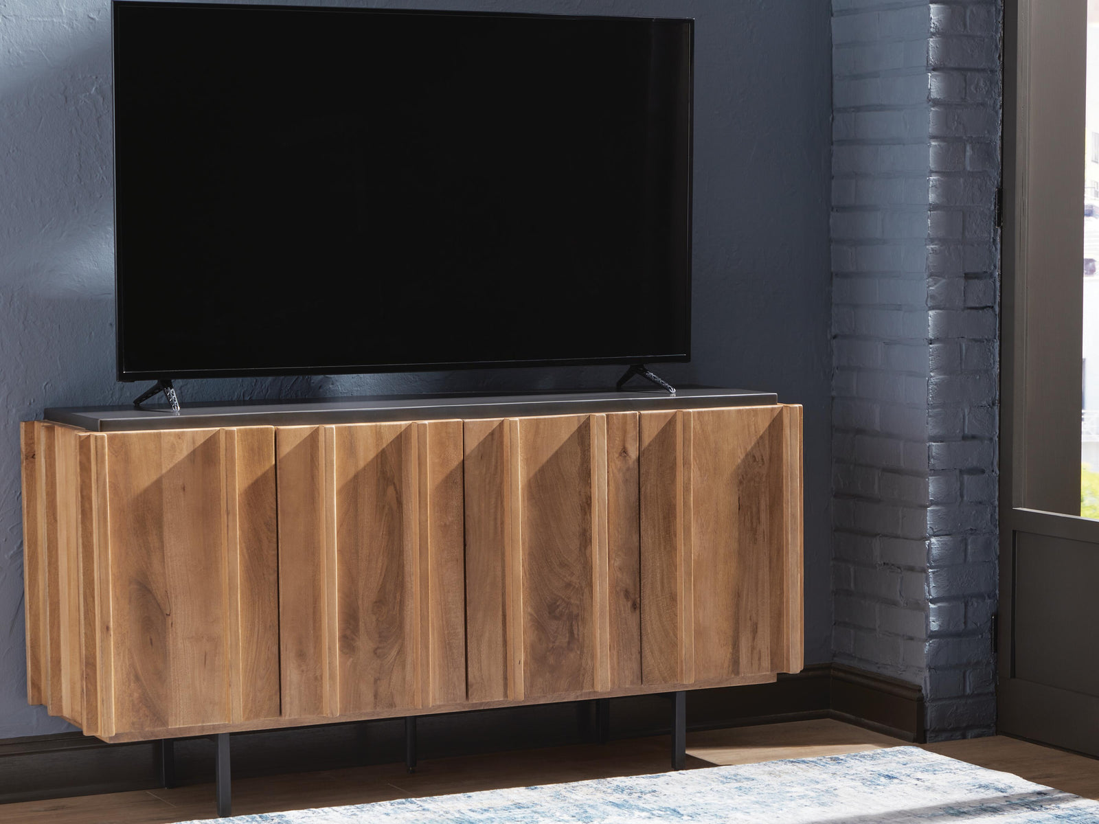Quintavious Accent Cabinet (A4000685-SI) - Image 6