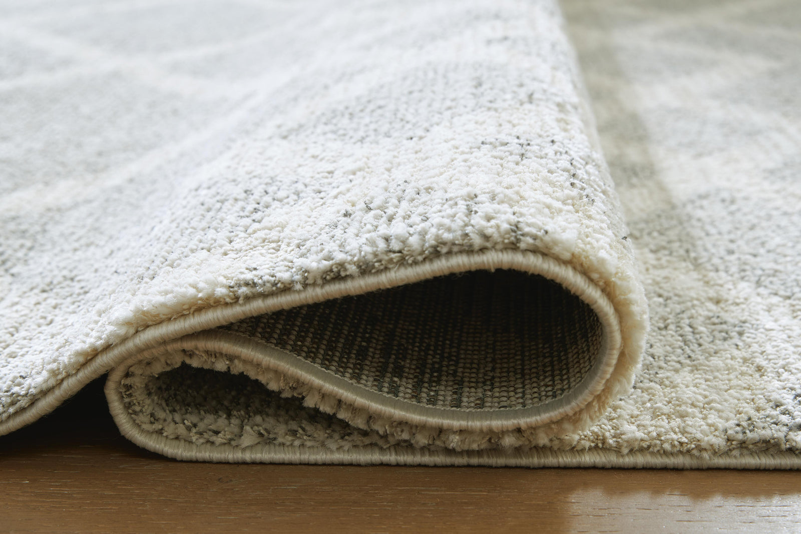 Unawick Medium Rug (R40733-SI) - Image 4