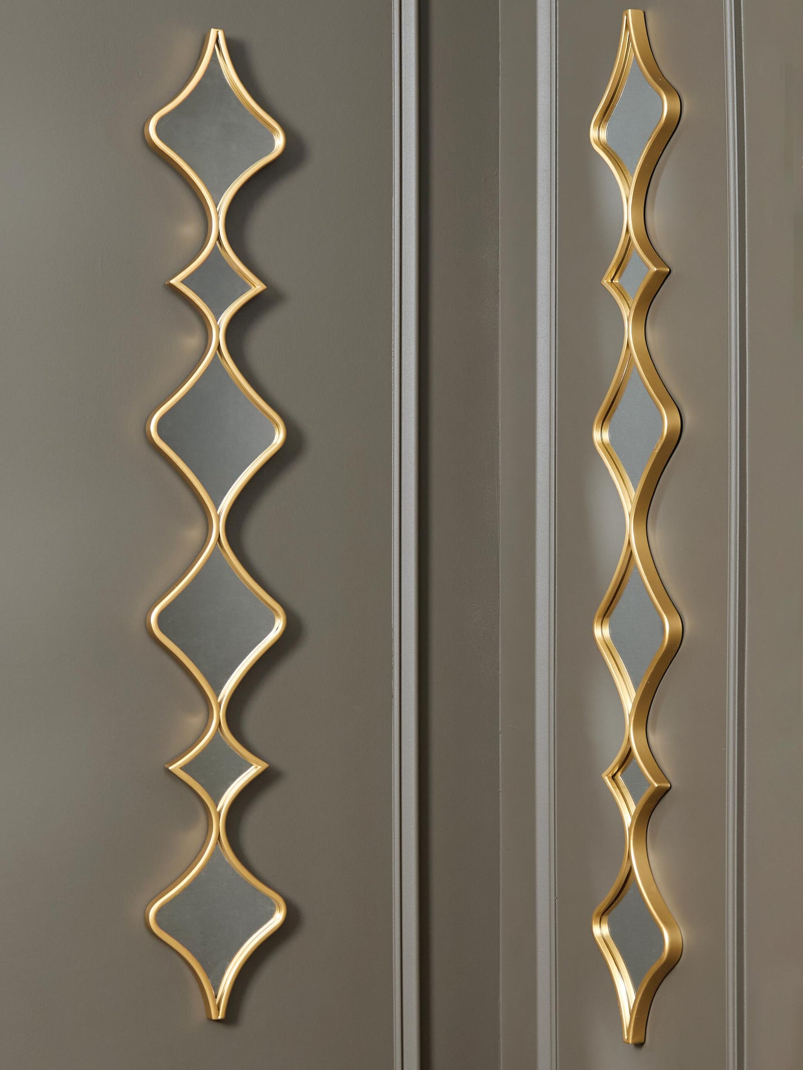 Harriswood Accent Mirror Set (Set of 2) (A8010354-SI) - Image 2