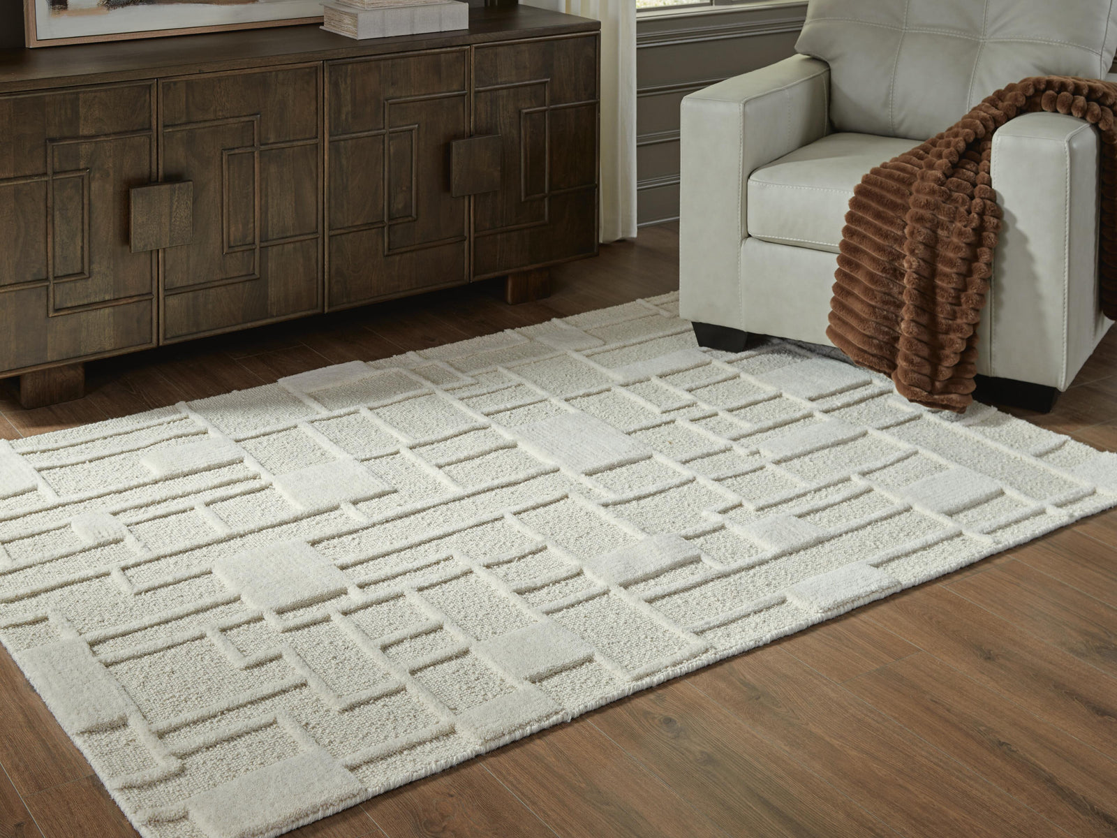 Empriss 78 x 10 Area Rug (R40762-SI) - Image 2