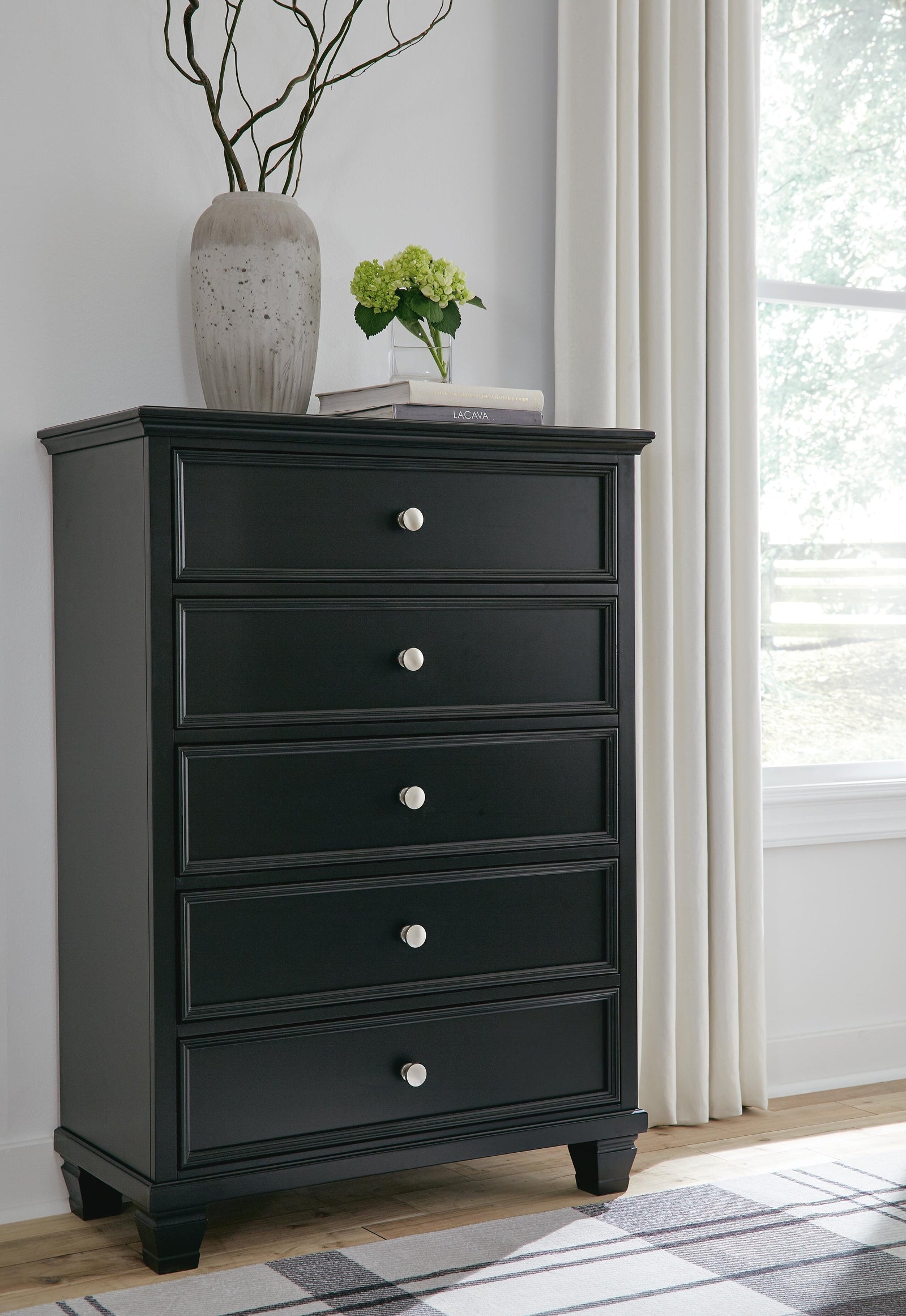 Lanolee Chest of Drawers - Black (B687-SI) - Image 9