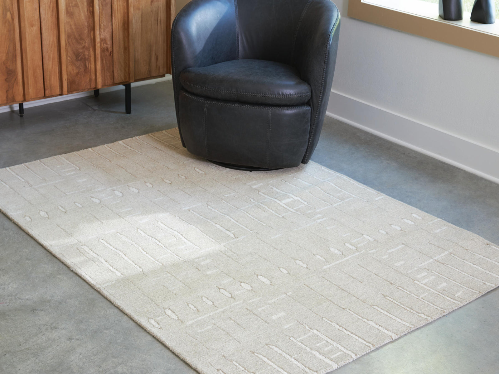 Wolbert 5 x 7 Area Rug (R40766-SI) - Image 2