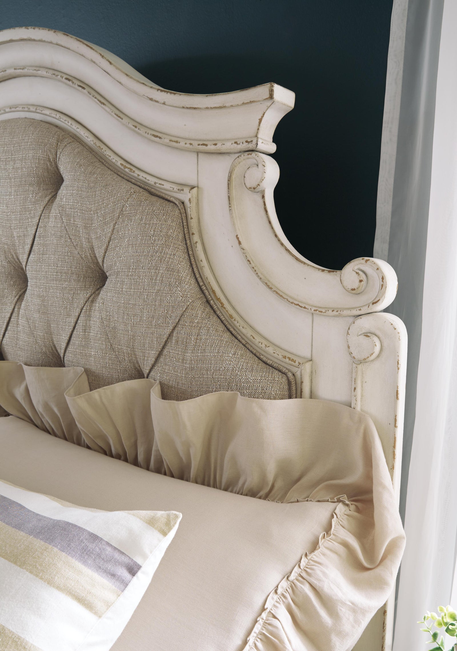 Realyn Panel Bed, Dresser, Mirror and 2 Nightstands - Two-tone (B743-SI) - Image 14
