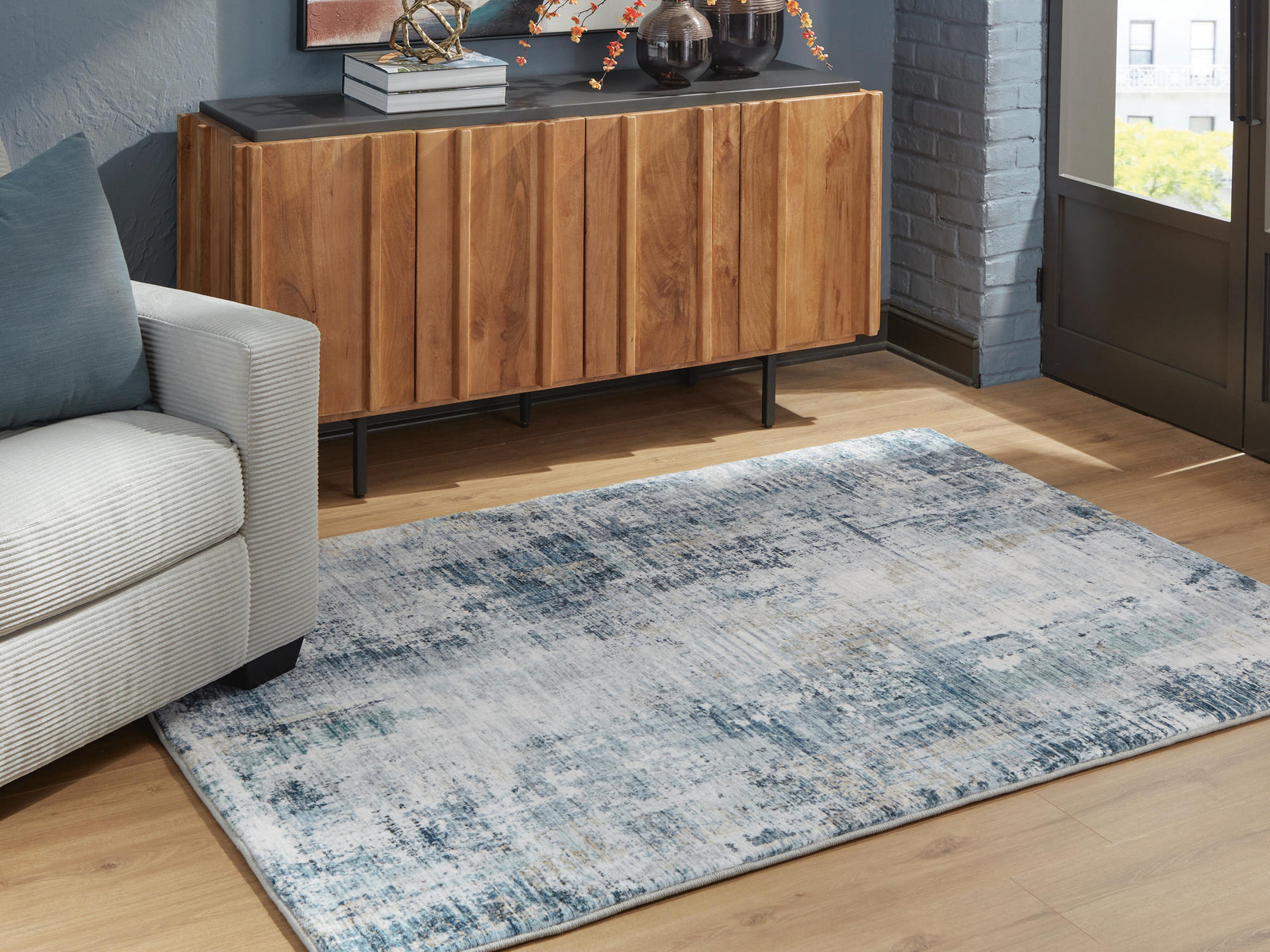 Arlenmont 5 x 7 Memory Foam Area Rug (R40748-SI) - Image 2