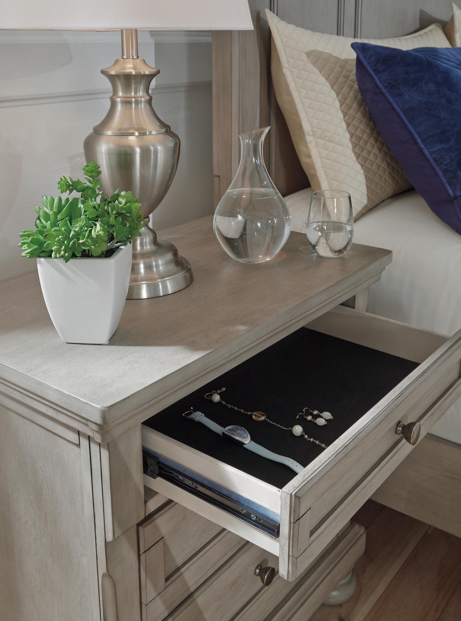 Lettner Nightstand - Light Gray (B733-SI) - Image 3