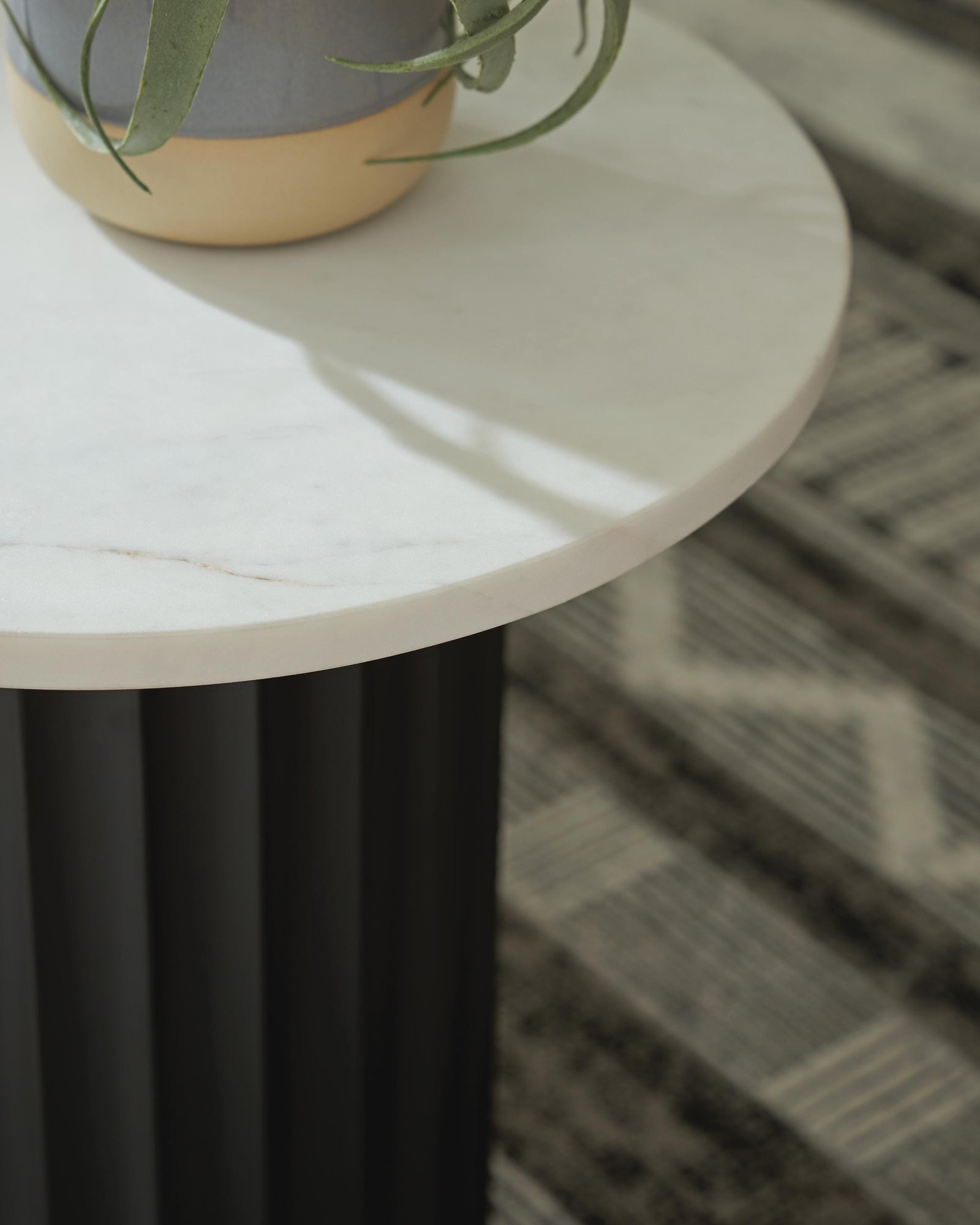 Wainstone Accent Table (A4000724-SI) - Image 3