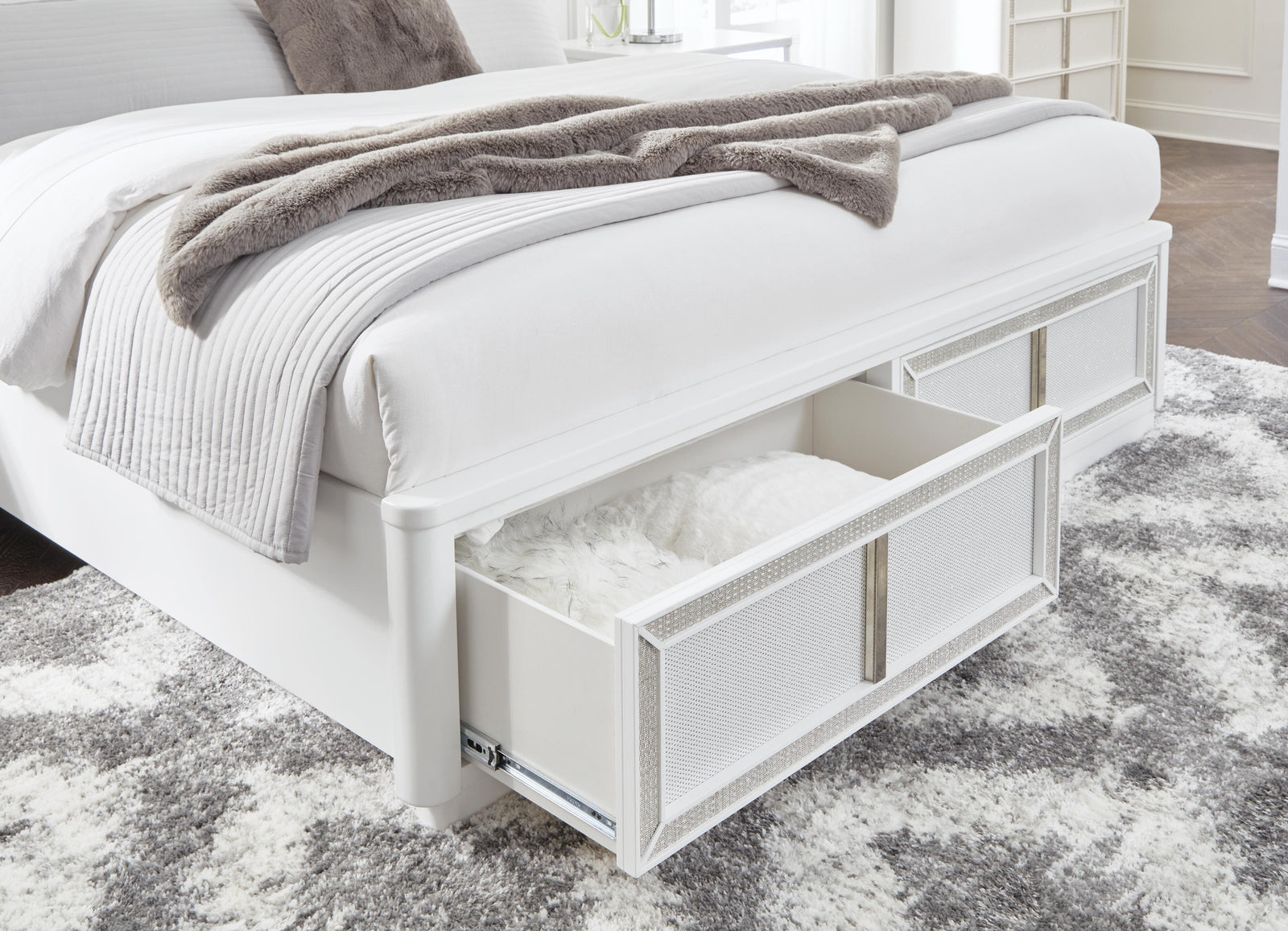 Chalanna Upholstered Storage Bed - White (B822-SI) - Image 9