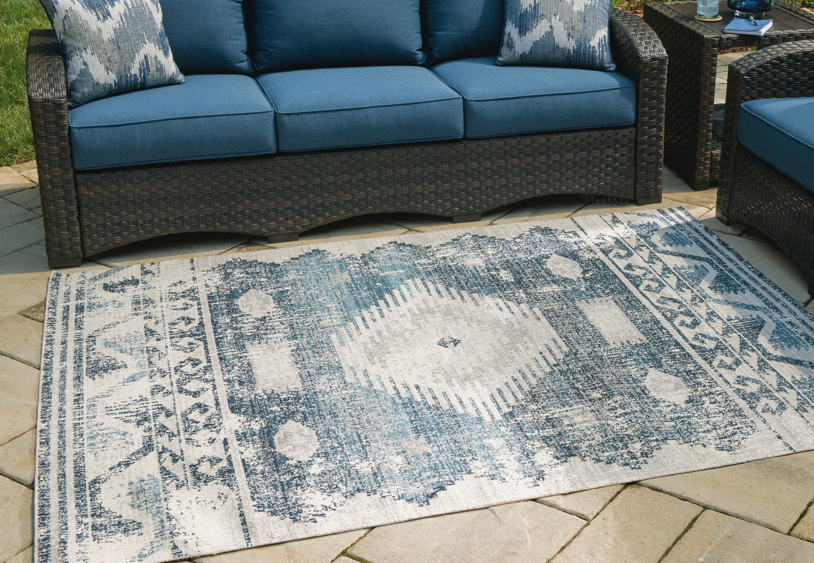 Daddridge 8 x 10 Rug (R90010-SI) - Image 2