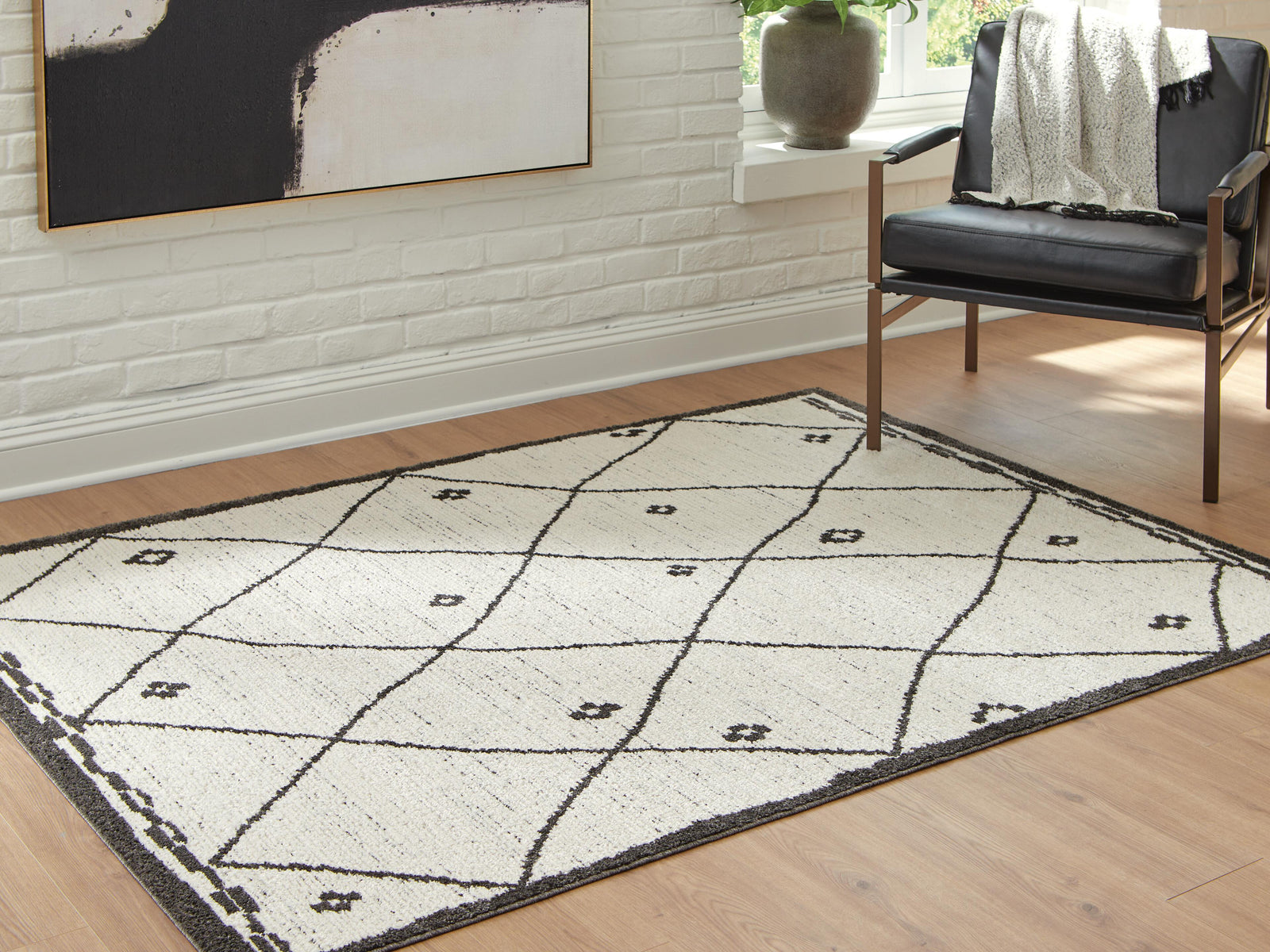 Fenriston Large Rug (R40830-SI) - Image 3