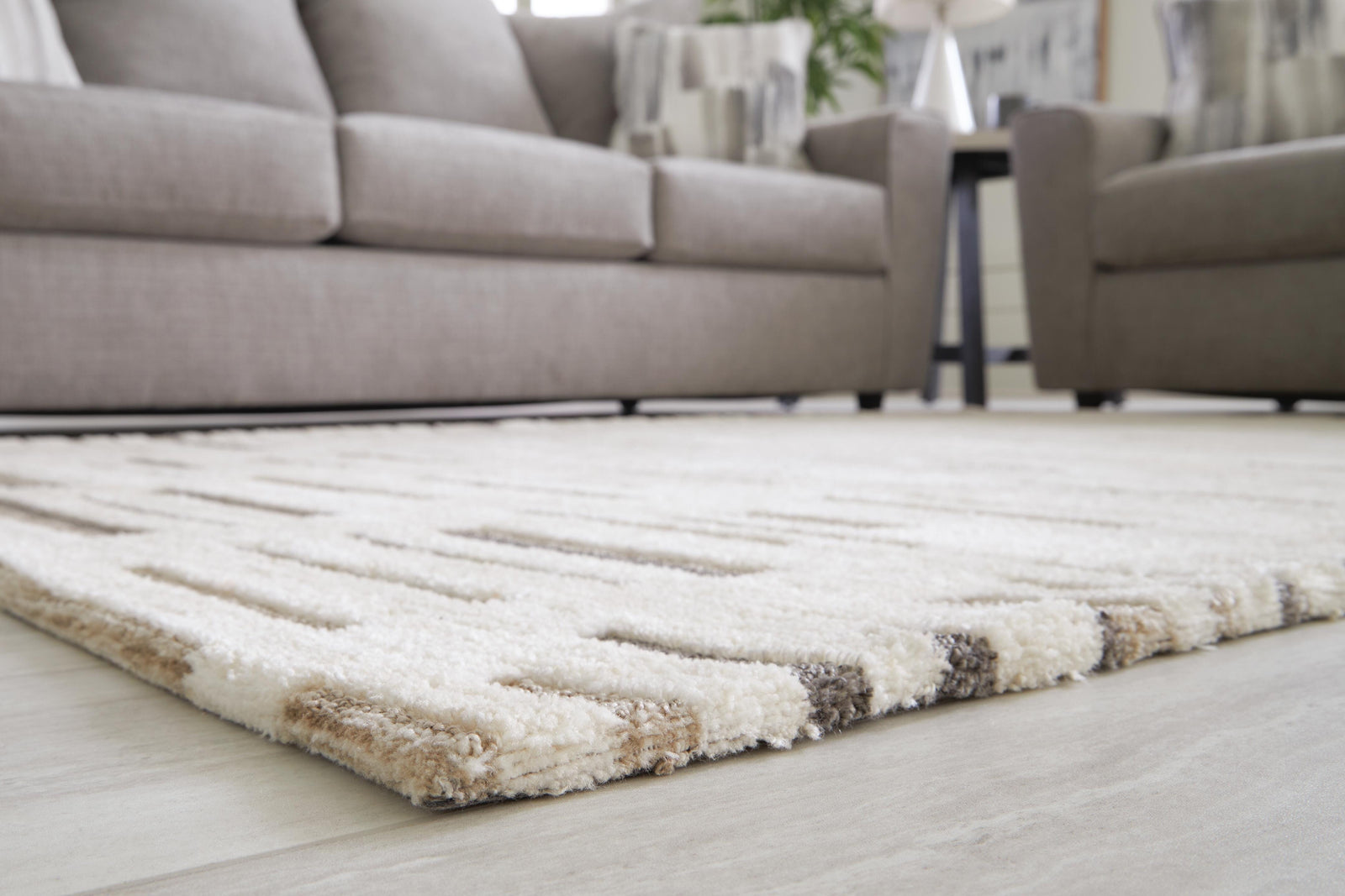 Leesdale 8 x 10 Rug (R40642-SI) - Image 3