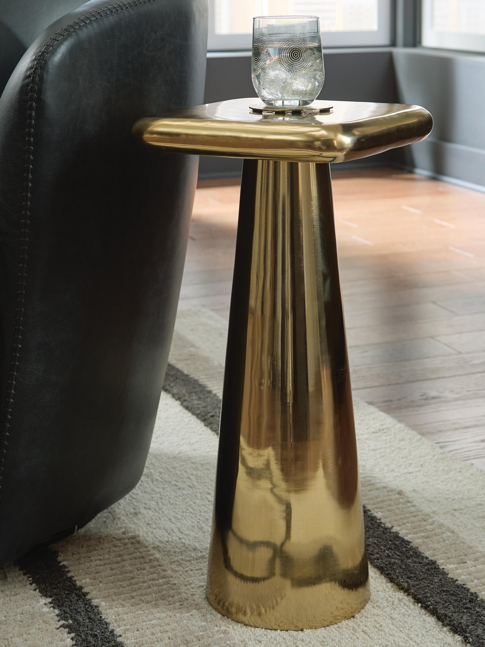 Dallenburg Accent Table (A4000717-SI) - Image 2