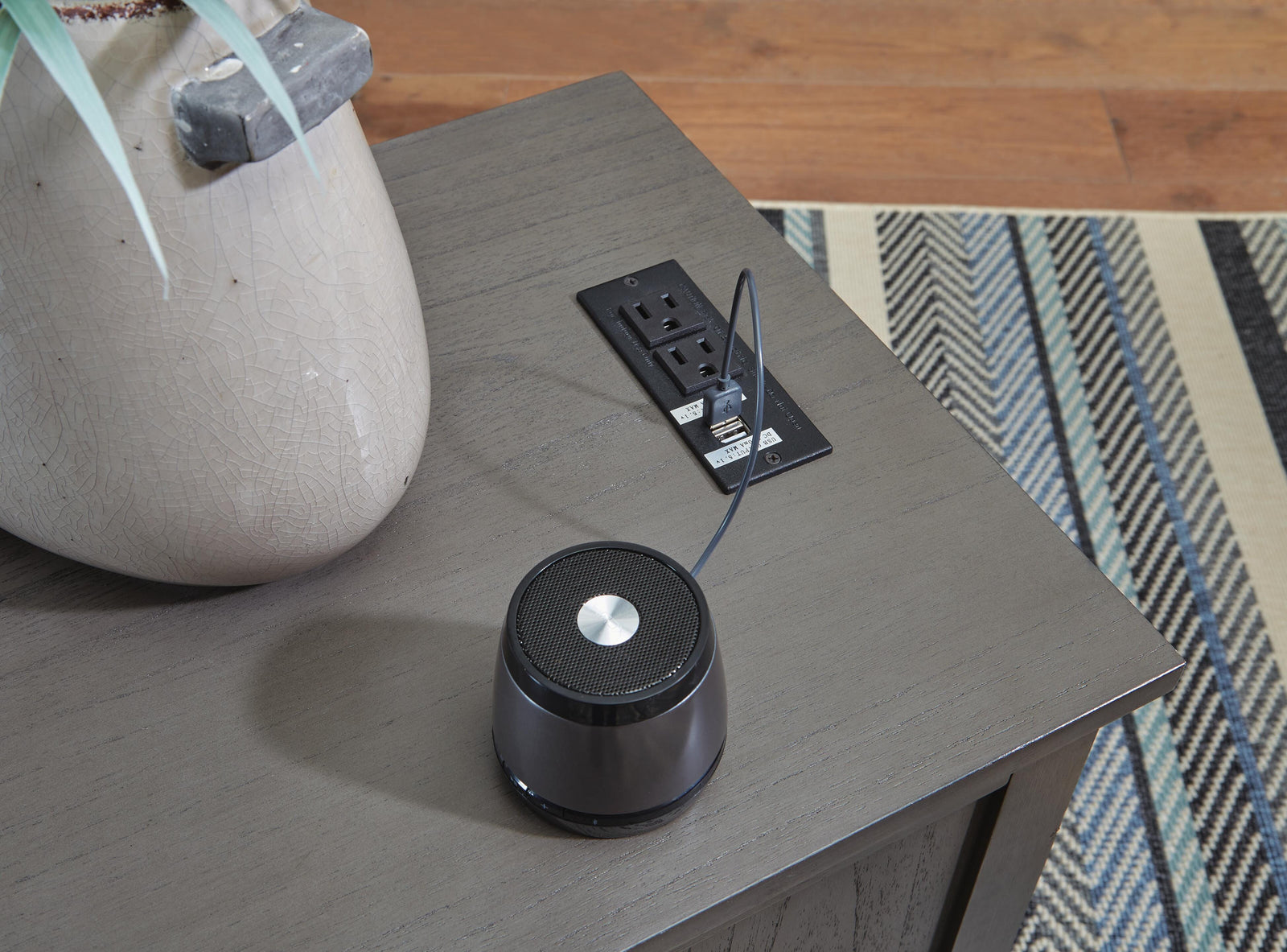 Treytown Chairside End Table - Gray (T300-SI) - Image 9
