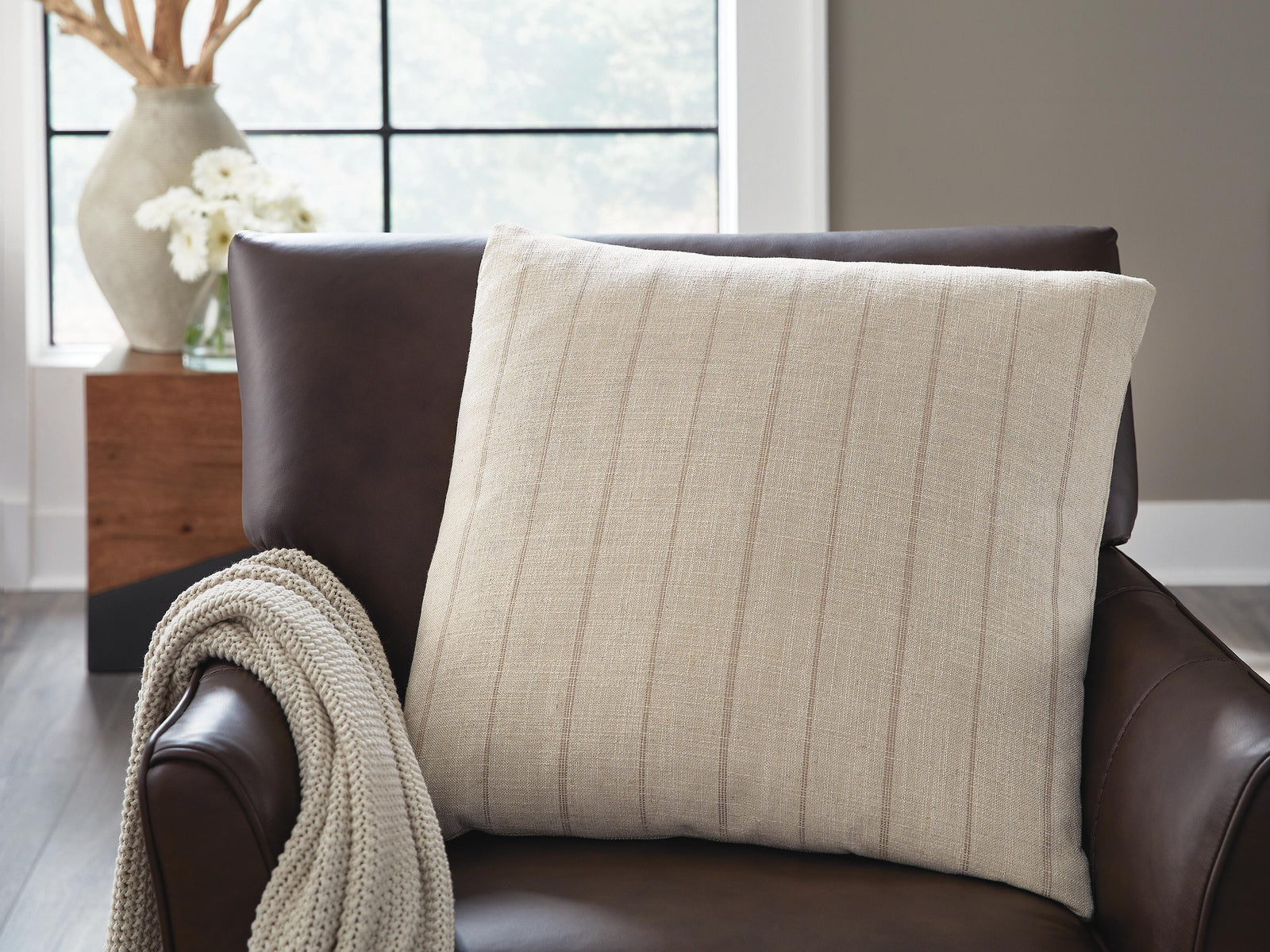 Valwick Pillow (Set of 4) (A1001180-SI) - Image 2