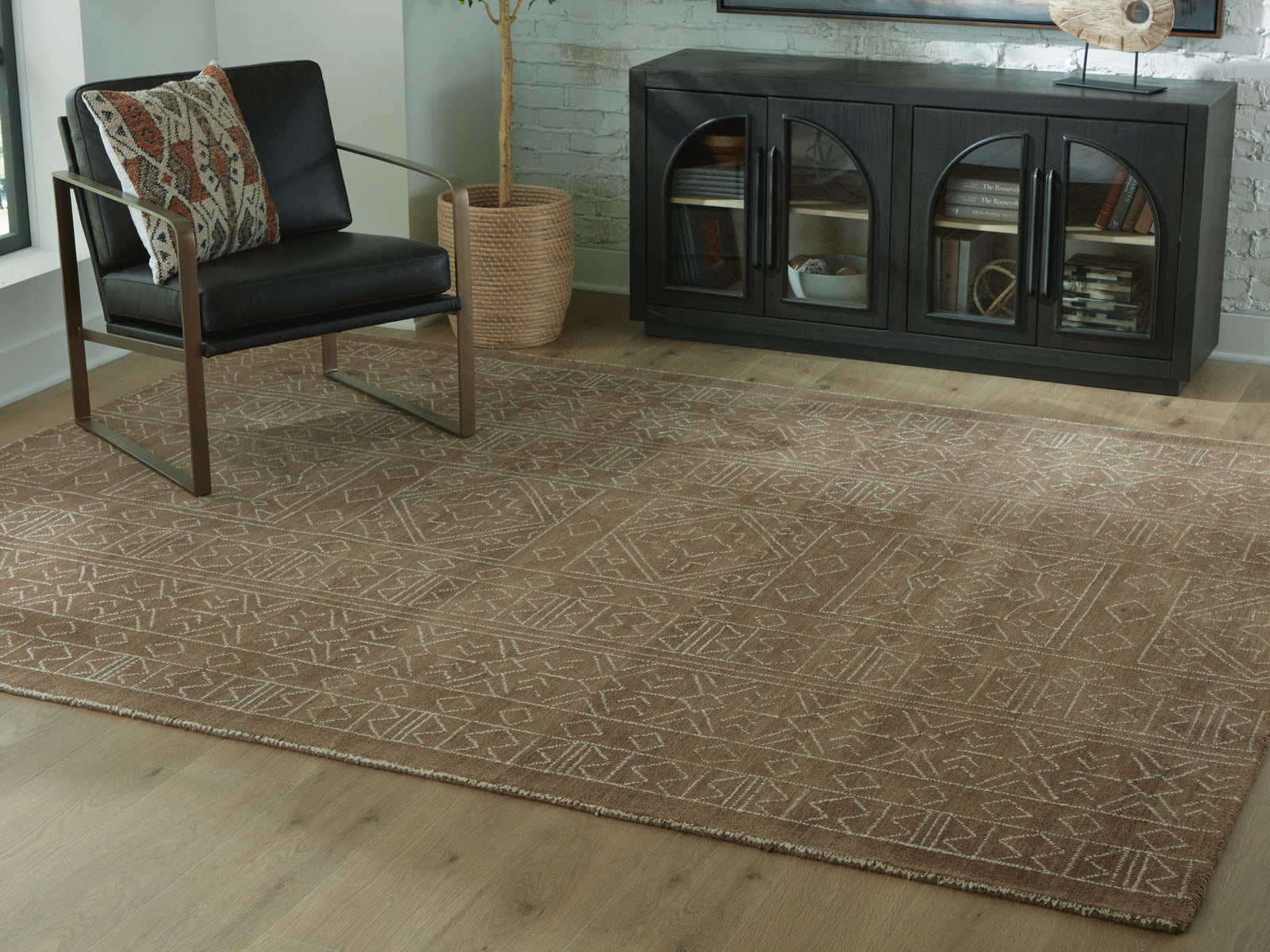 Merrittman 78 x 10 Area Rug (R40770-SI) - Image 2