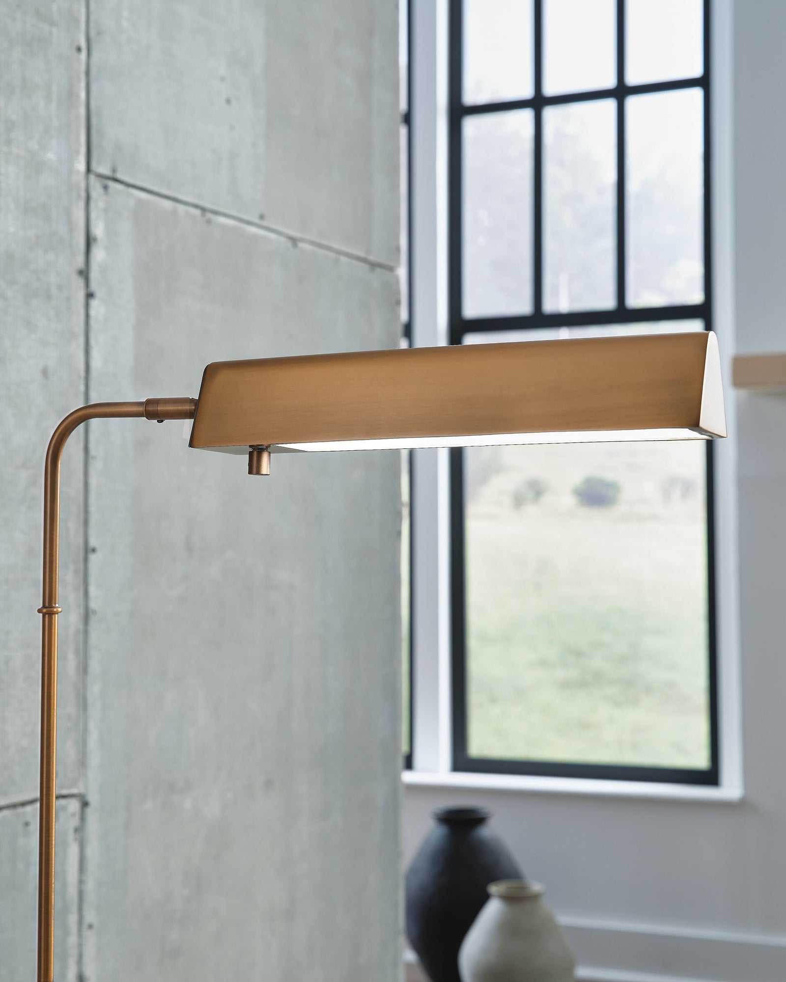 Yafe Floor Lamp (L734411-SI) - Image 4
