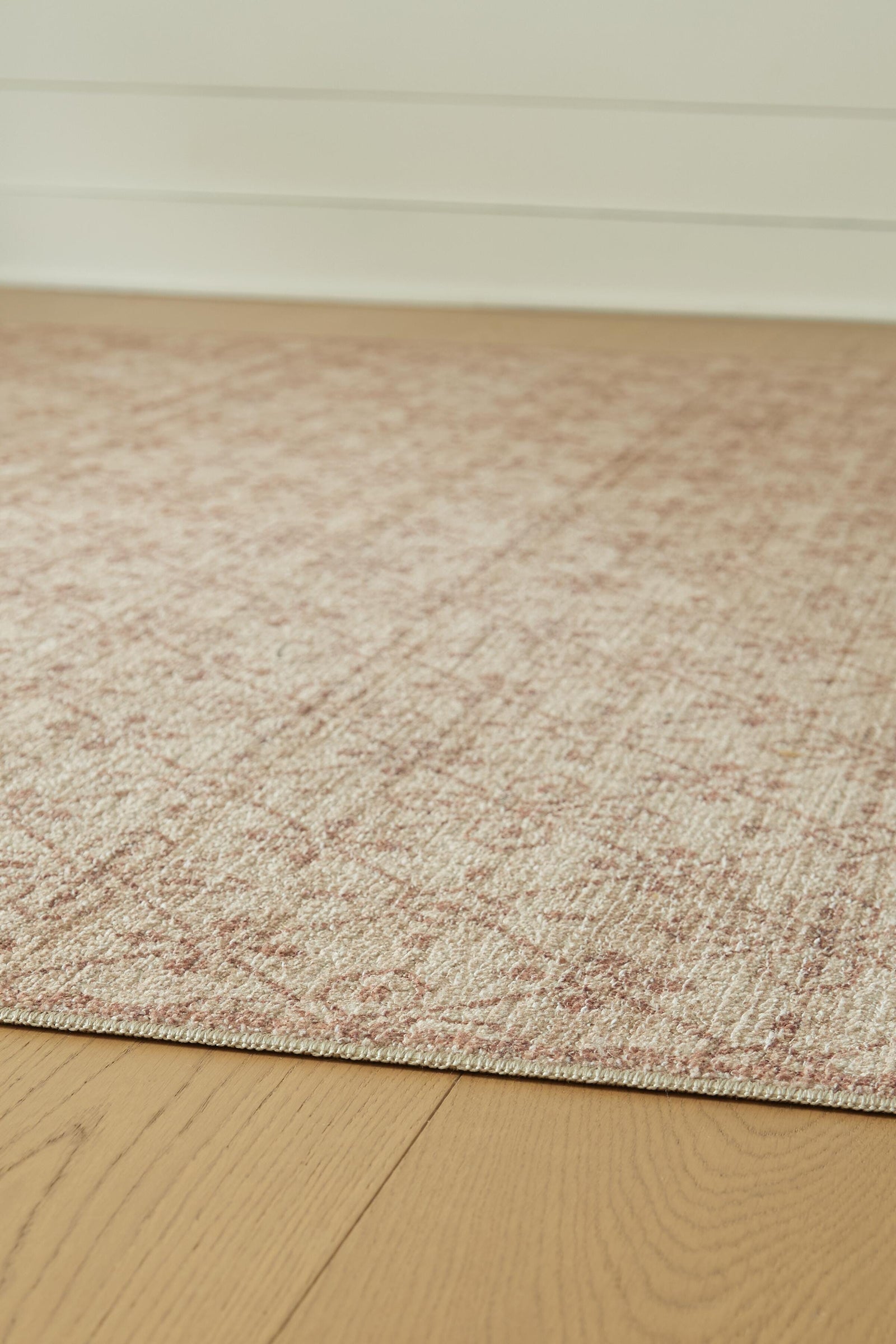 Lyamford Large Rug (R40850-SI) - Image 3