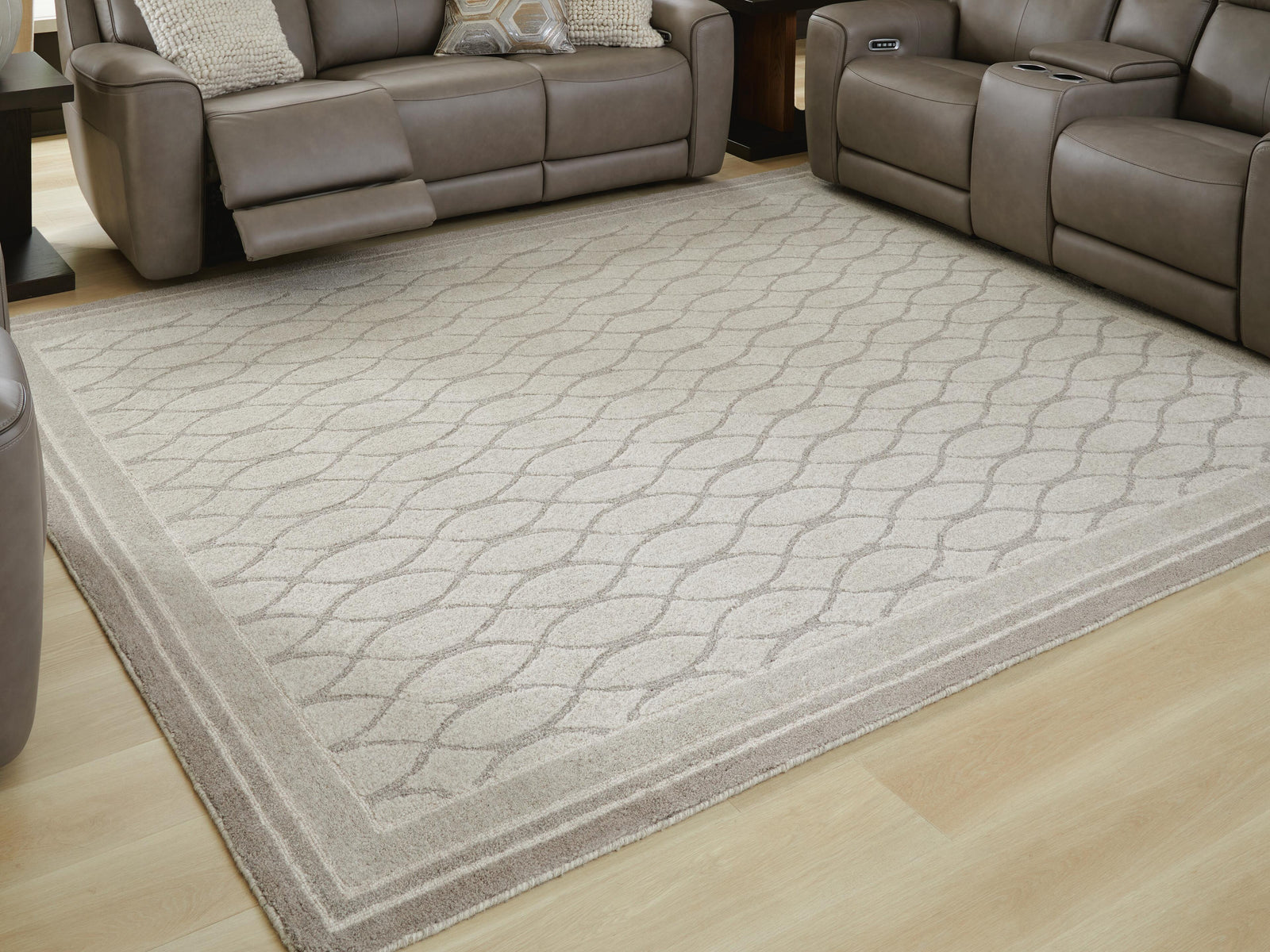 Wimney Large Rug (R40728-SI) - Image 2