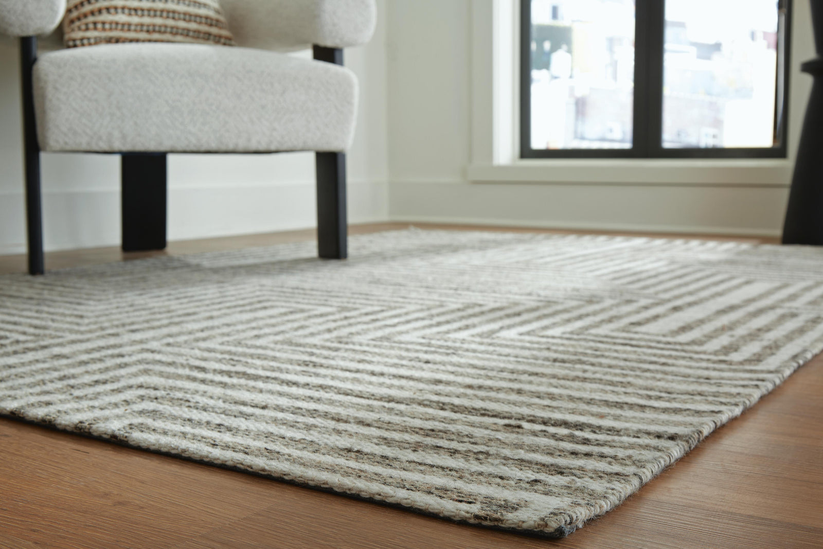 Jossen 8 x 10 Rug (R40683-SI) - Image 4