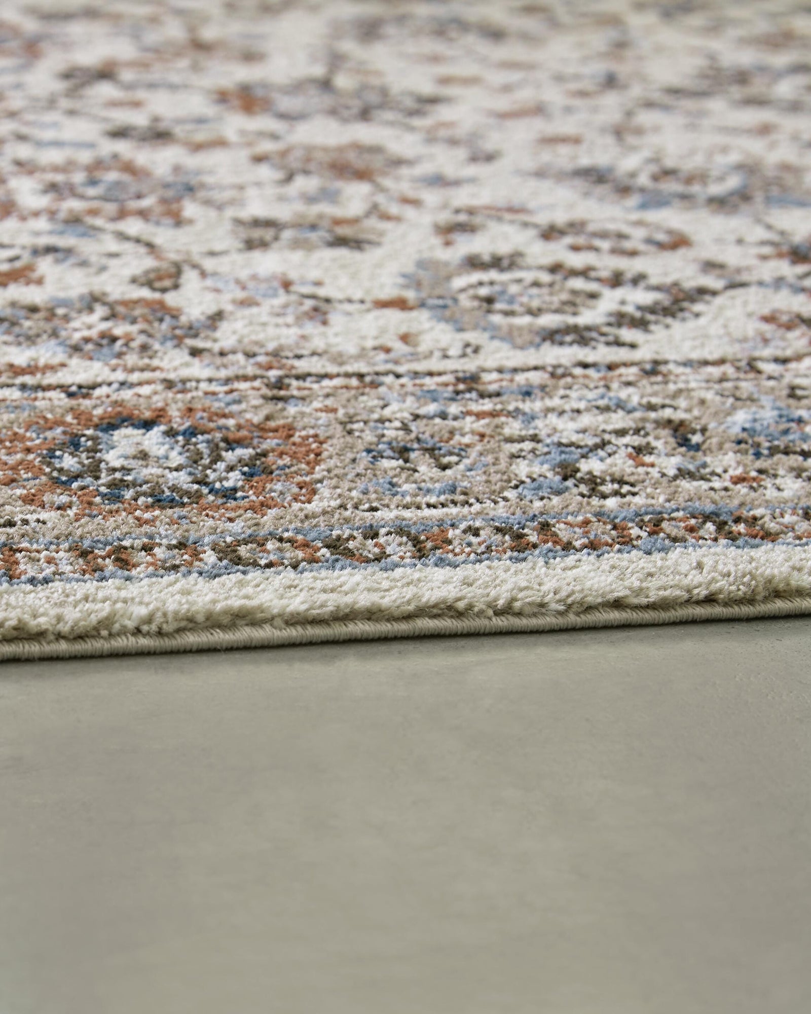Beritham Large Rug (R40726-SI) - Image 3