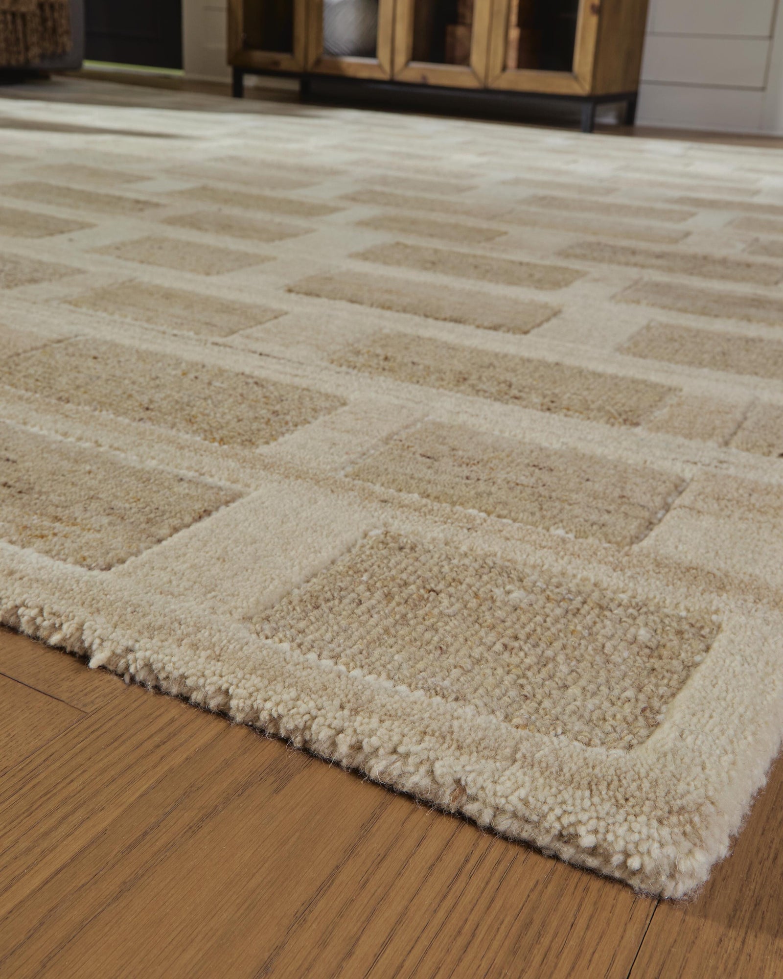 Lisgrove 5 x 7 Area Rug (R40771-SI) - Image 3