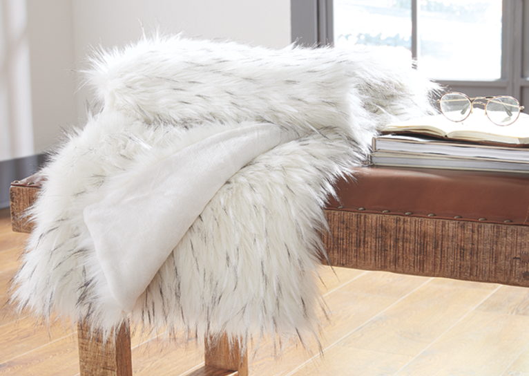 Ashley Throws &amp; Pouf&#39;s