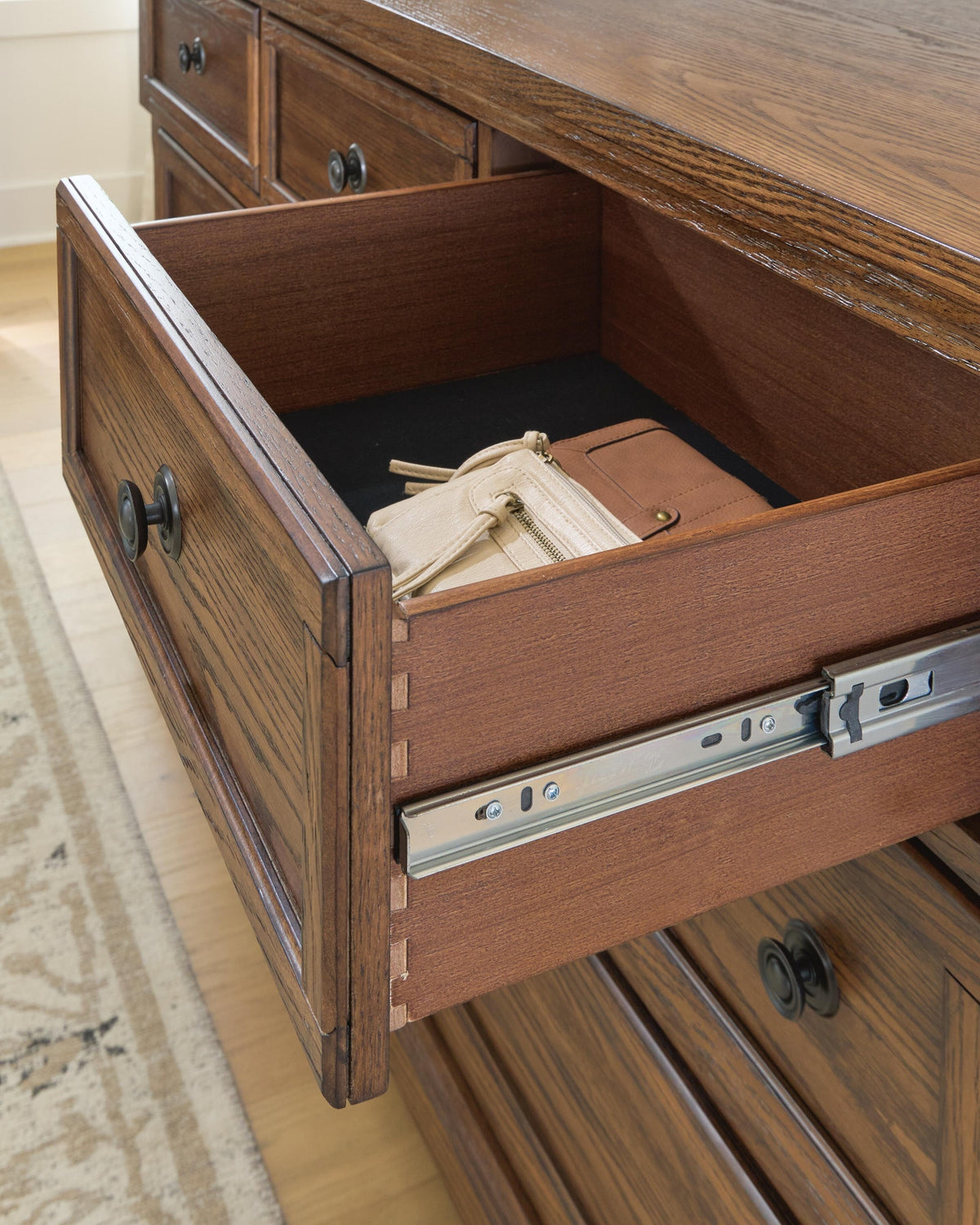 Zackaryn Chest of Drawers (PCB807-SI) - Image 10