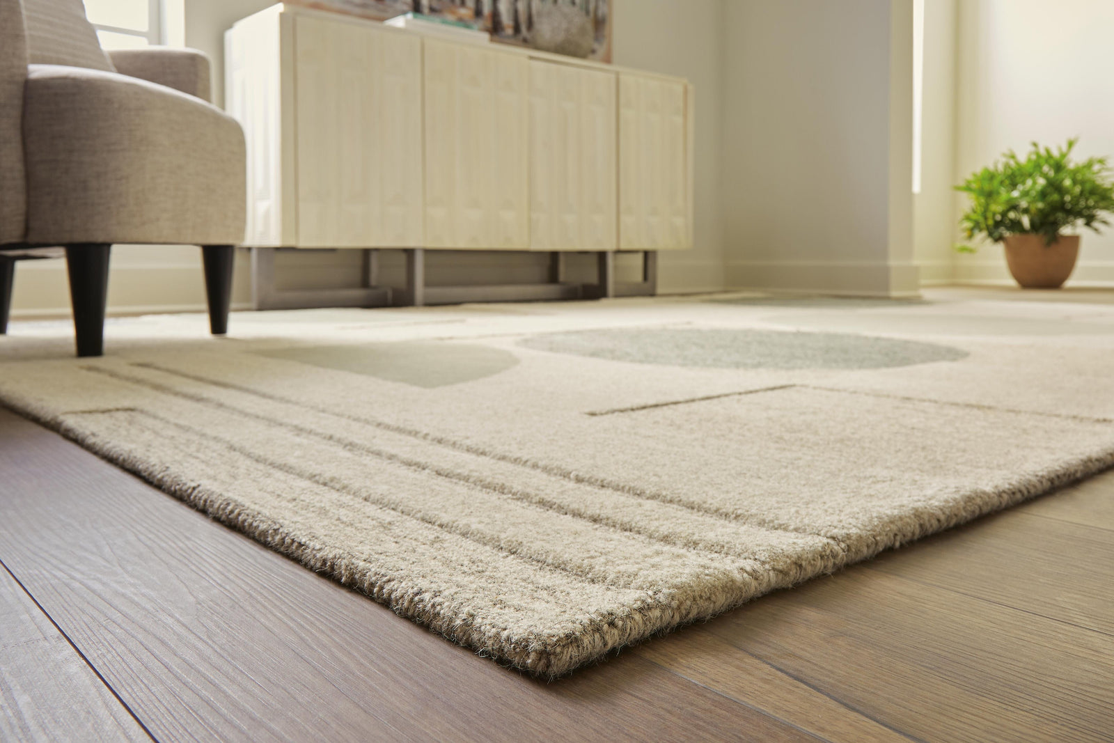 Dallane 8 x 10 Rug (R40635-SI) - Image 3