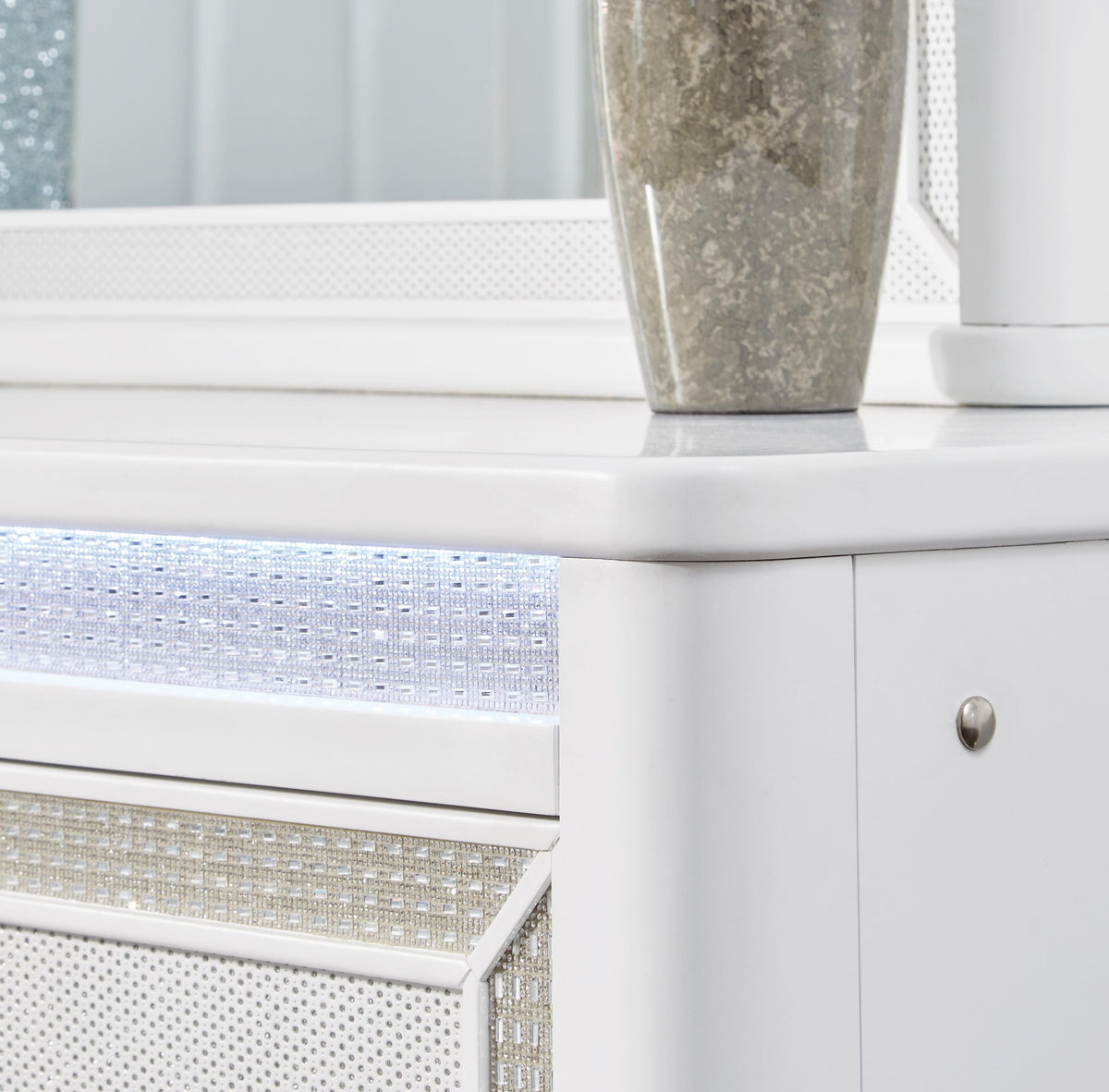 Chalanna Dresser and Mirror - White  (B822-SI) - Image 5