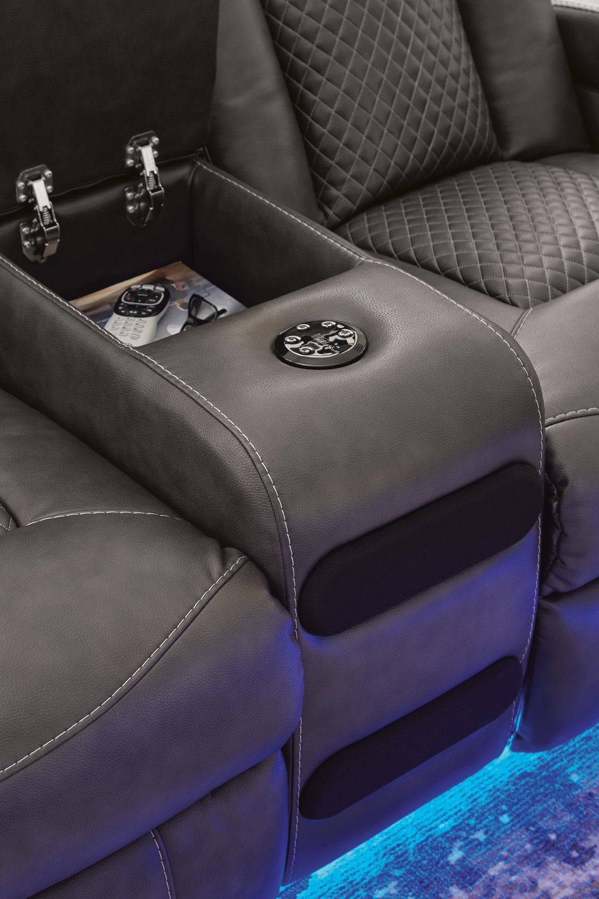Fyne-Dyme Power Reclining Loveseat with Console (36602-SI) - Image 9